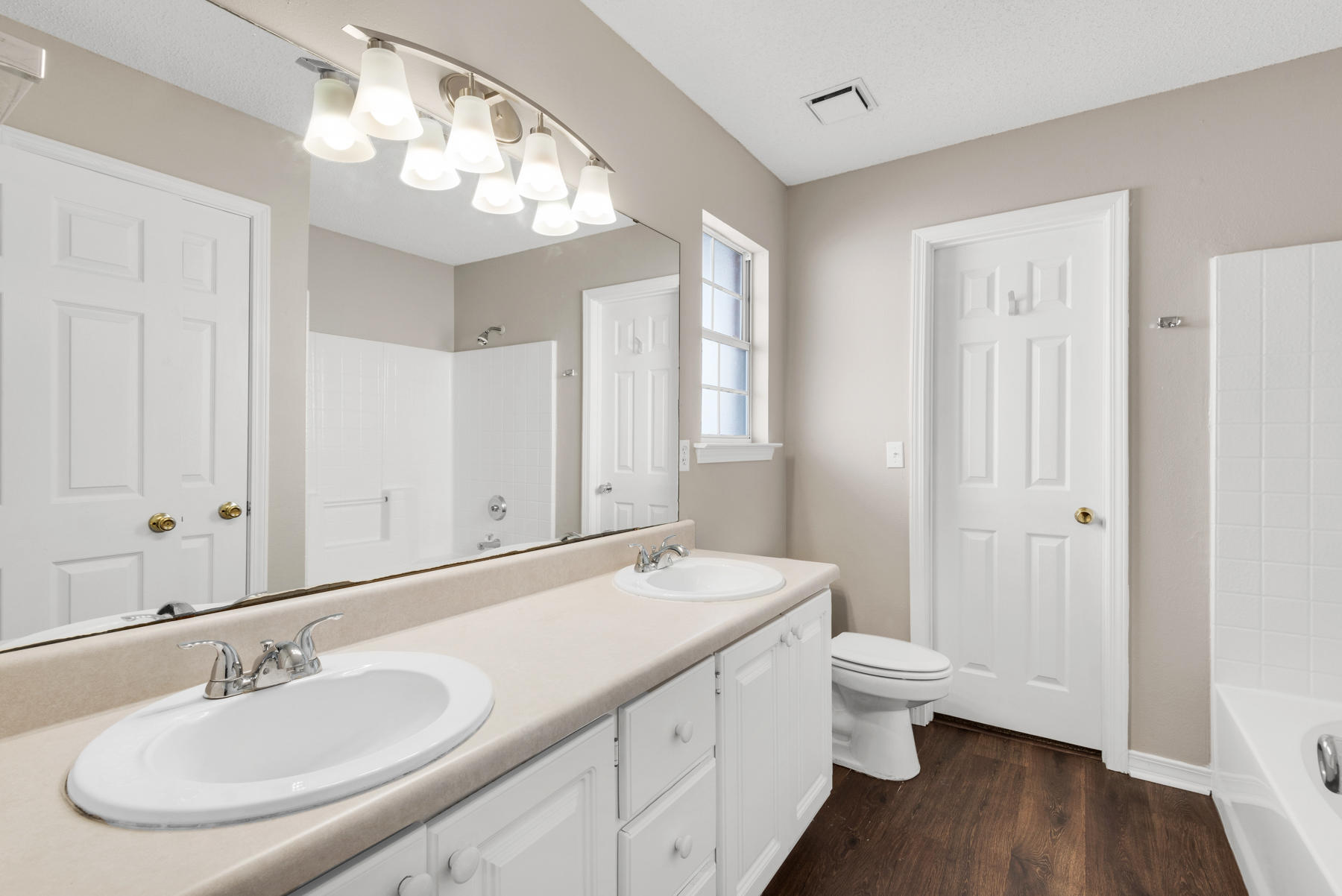 IVALEA GARDENS - Residential