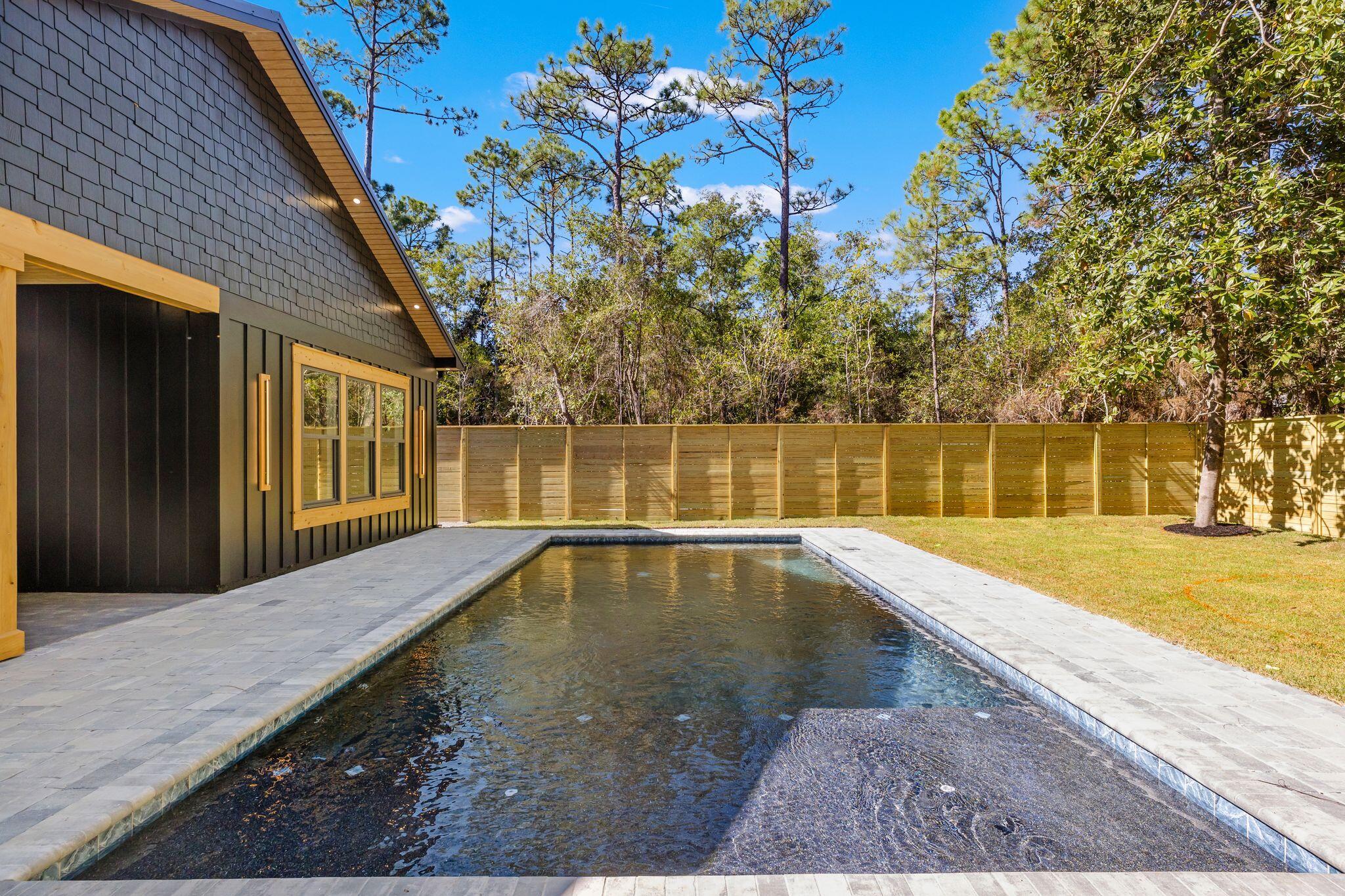 MAGNOLIA BEACH - Residential