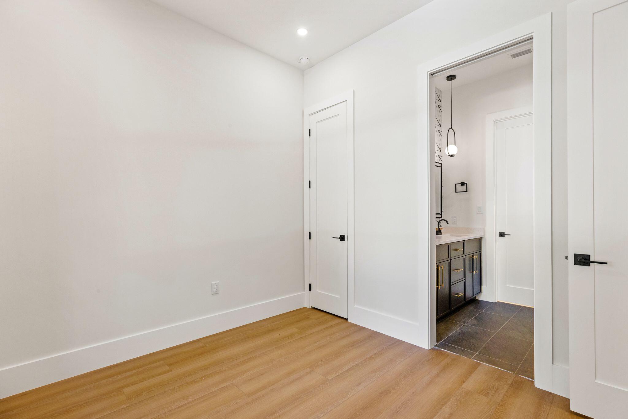 MAGNOLIA BEACH - Residential