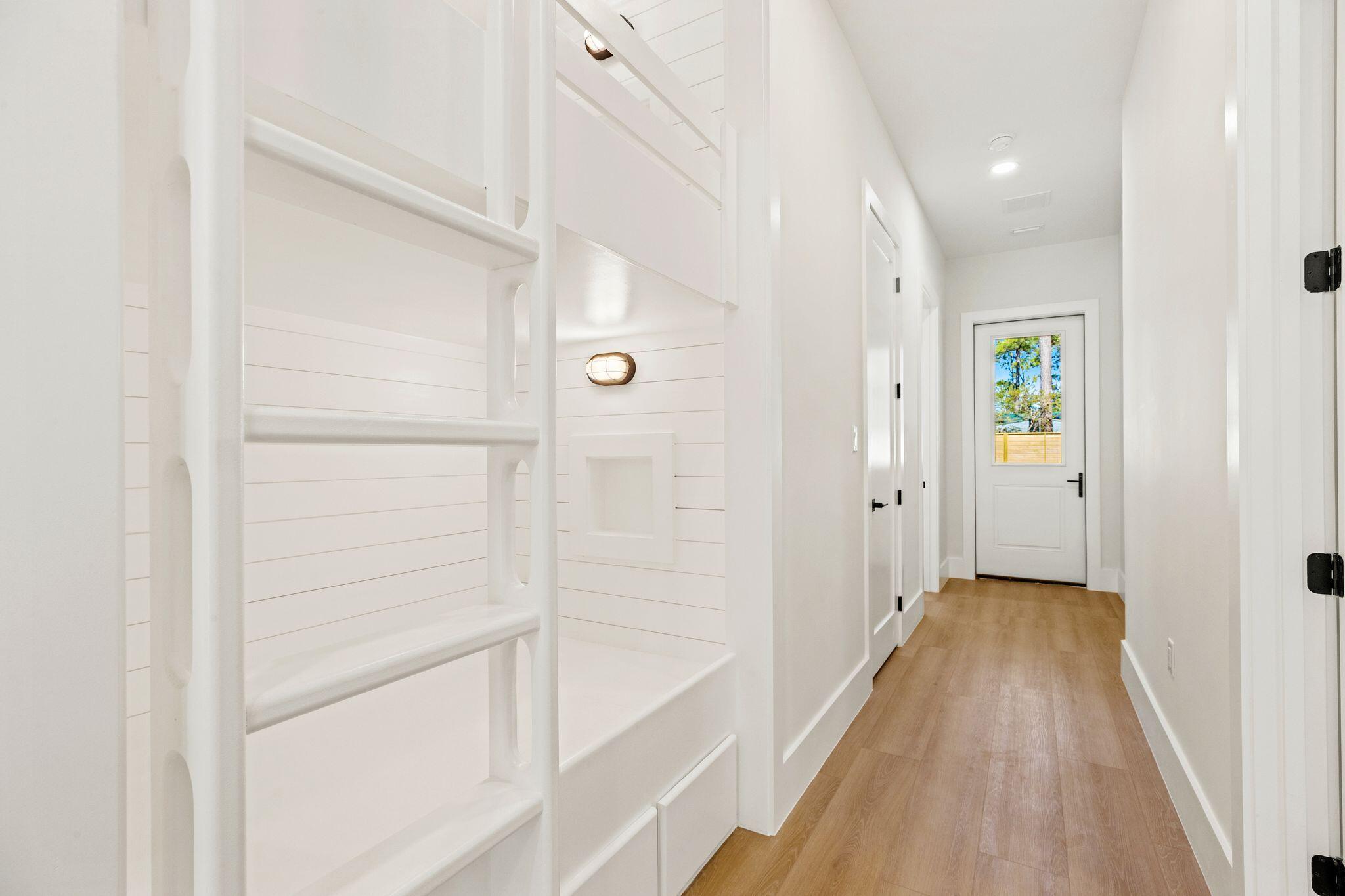 MAGNOLIA BEACH - Residential