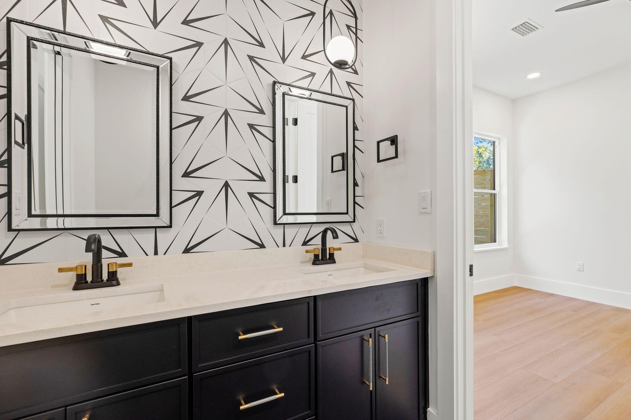 MAGNOLIA BEACH - Residential