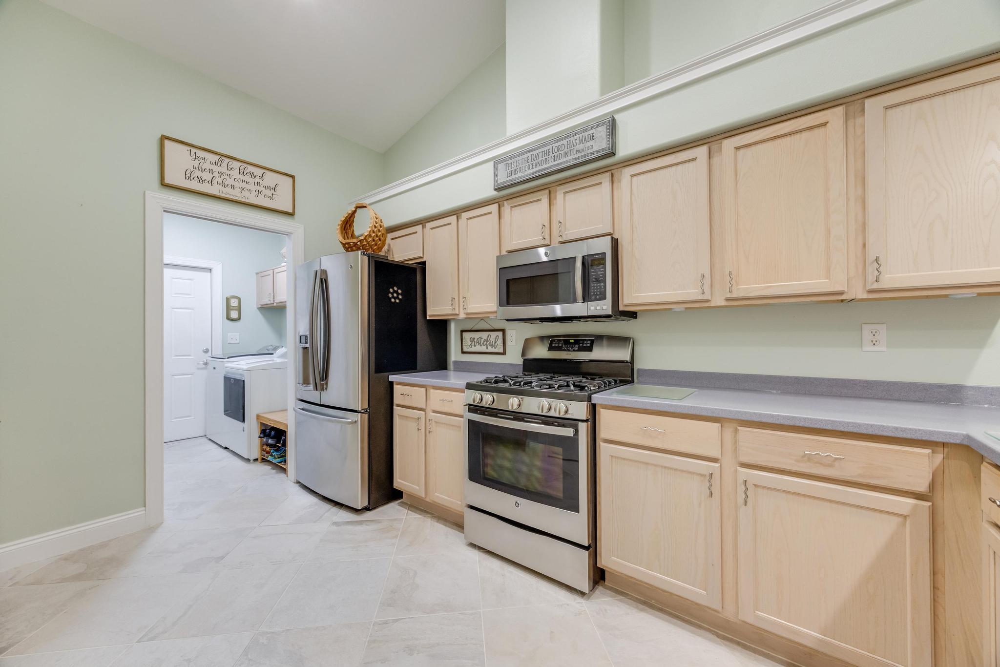 DIAMOND LAKES - Residential