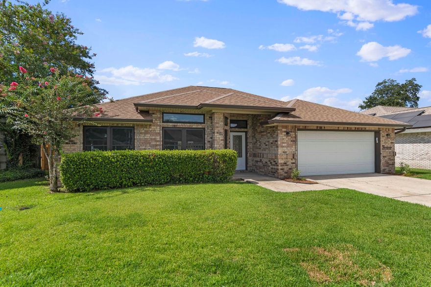 3 bed/2 bath brick home on a cul de sac.  Centrally located in the Northridge Creek Subdivision and is just a short distance to the bases, beaches, restaurants and more. Spacious, open floorplan.  Recently renovated with new windows and LVP flooring throughout, done in 2024.  A new hot water was just installed in March, 2025 and a new roof and solar panels were installed in 2020.