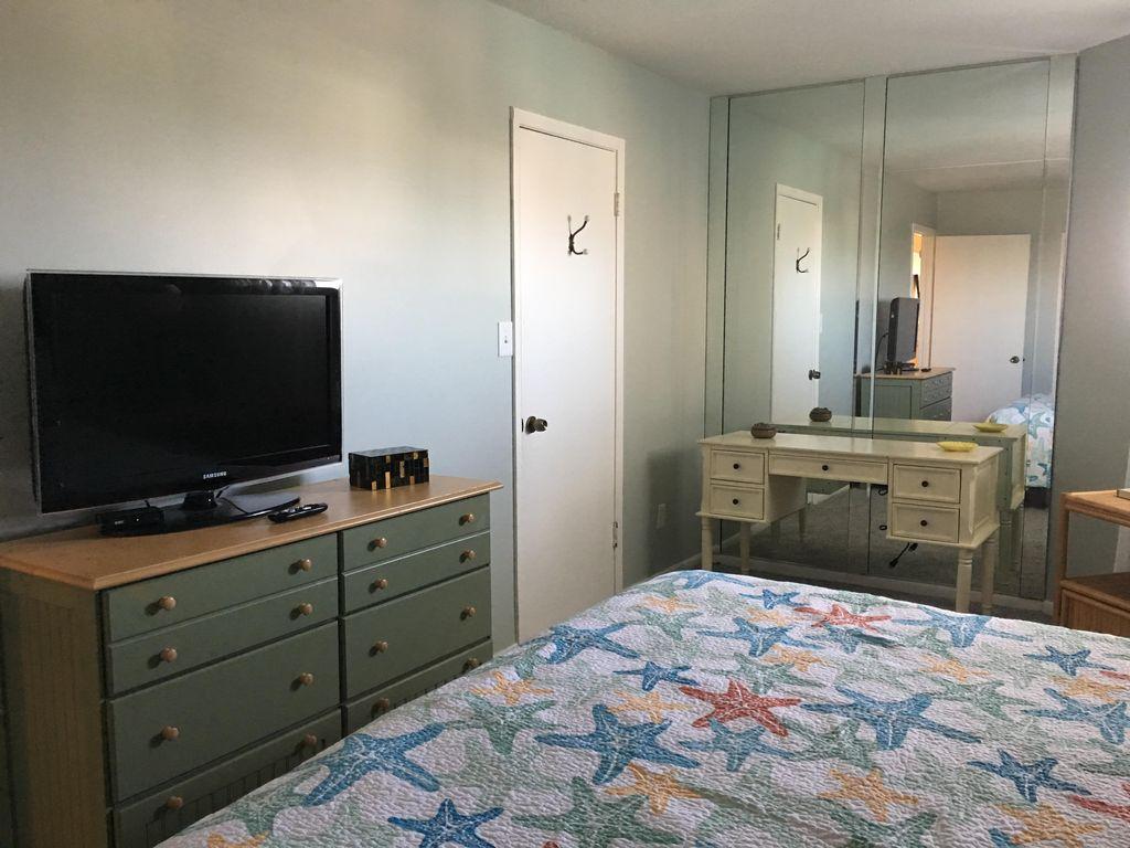 HOLIDAY SURF & RACQUET CLUB - Residential