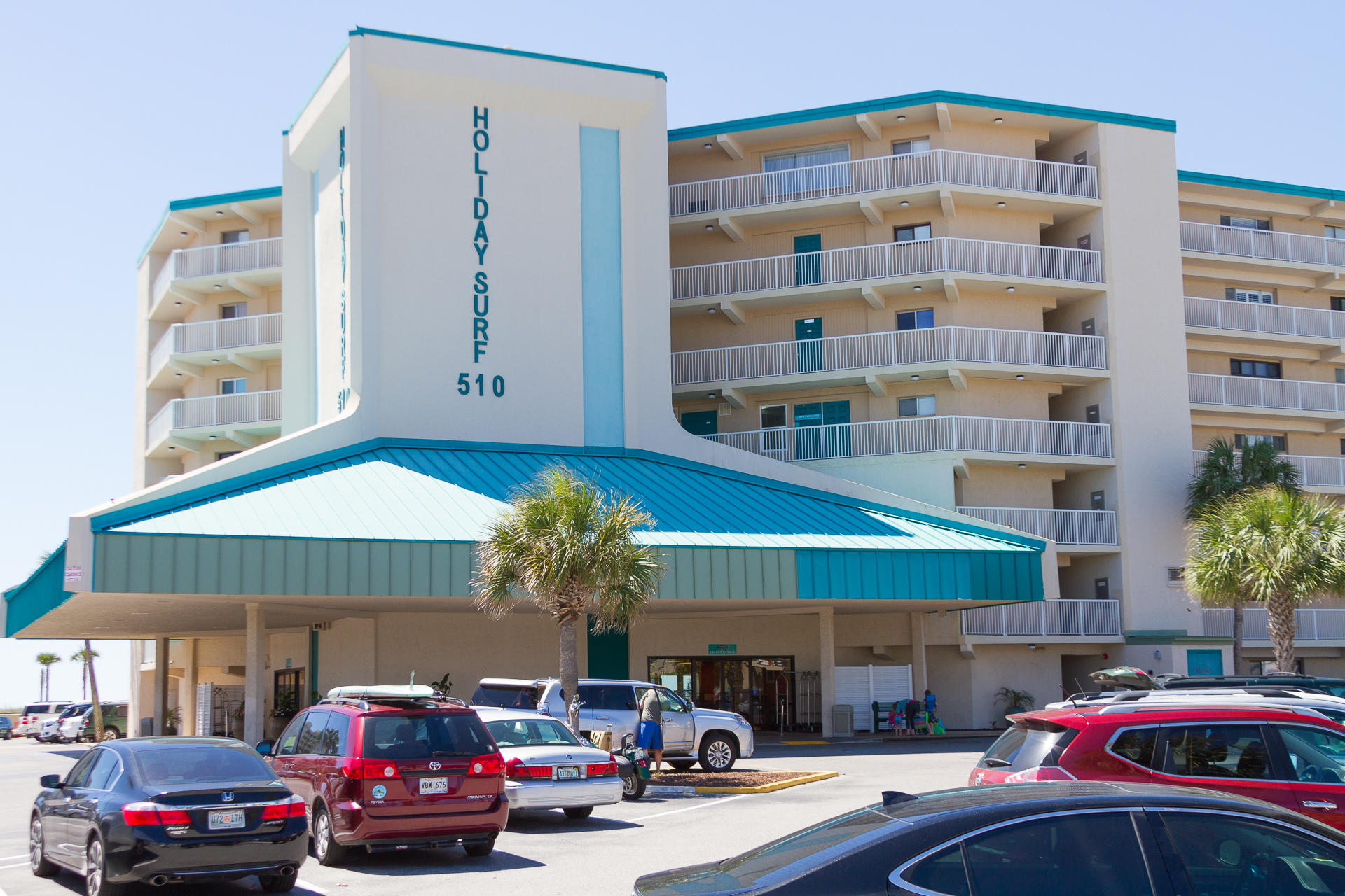 HOLIDAY SURF & RACQUET CLUB - Residential