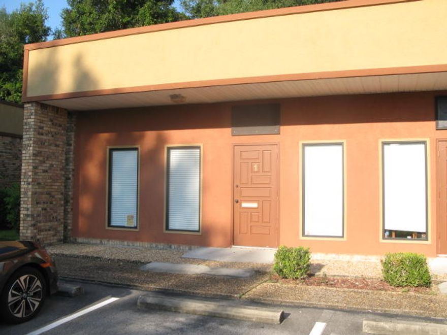 1 private office with reception area, coffee bar, storage closet, 1 restroom. $25 monthly CAM covers garbage.