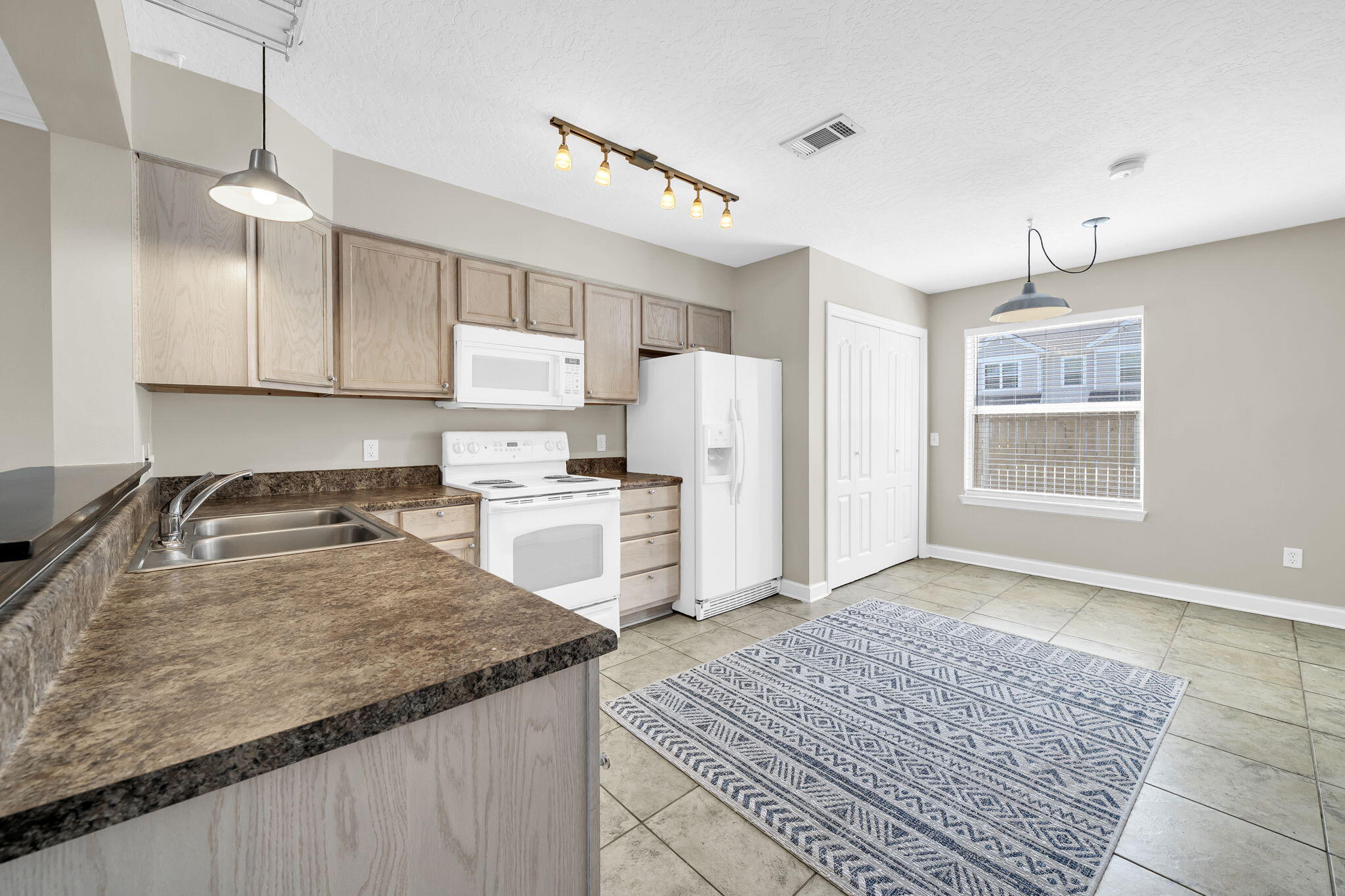 SHAY LIN T/H - Residential Lease