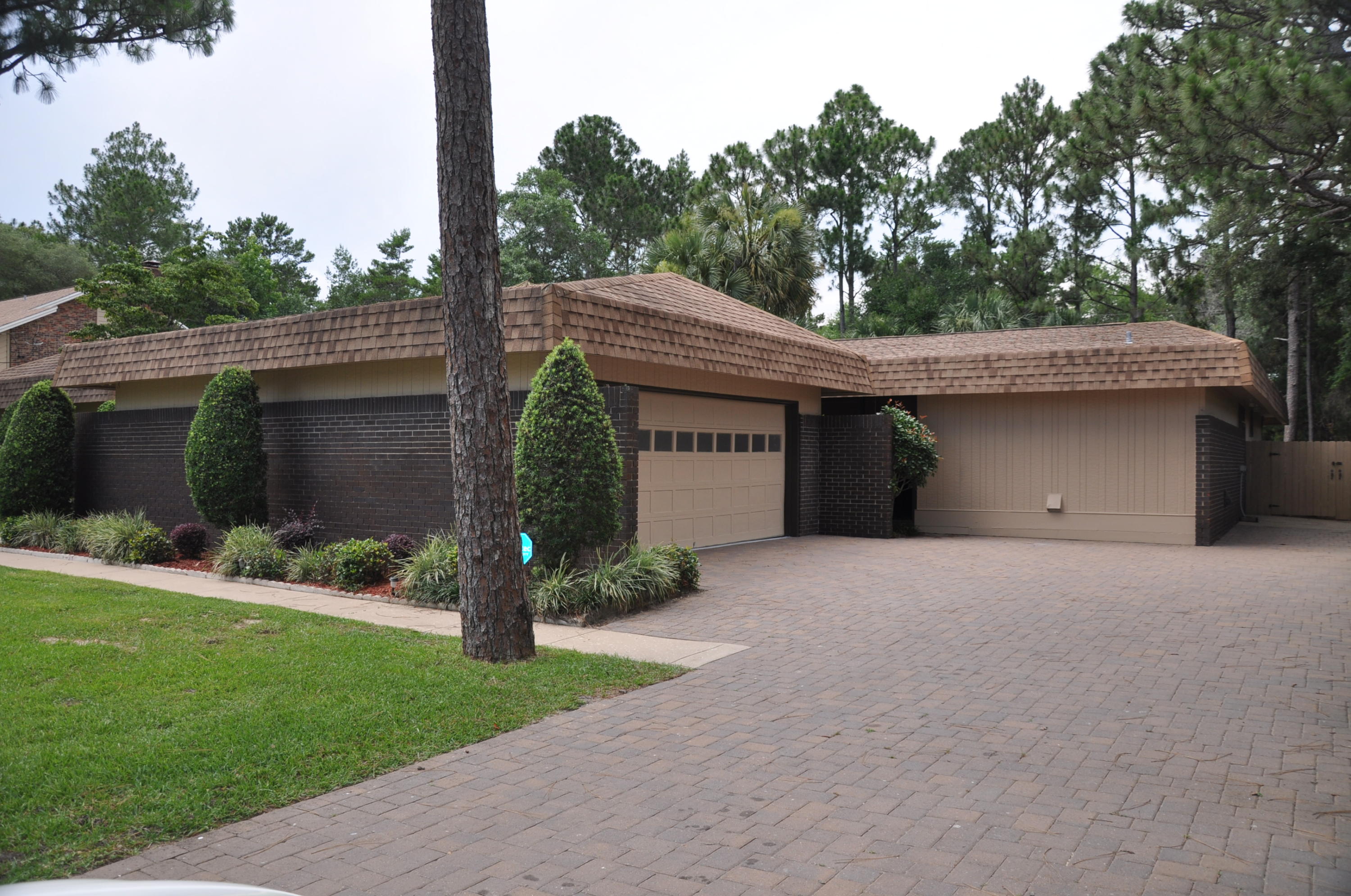 LAKE LORRAINE EST LOT 24 BLK C - Residential