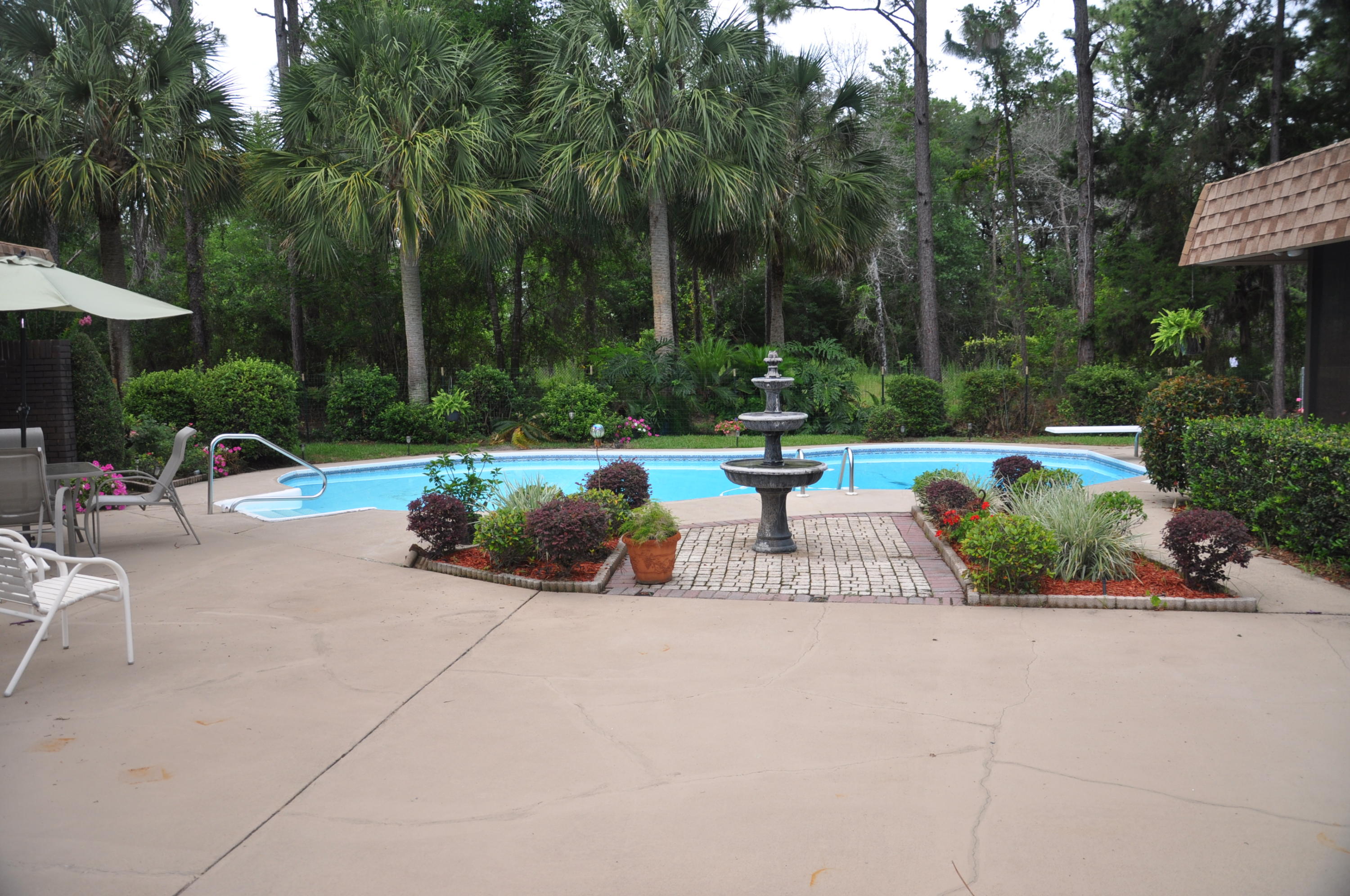 LAKE LORRAINE EST LOT 24 BLK C - Residential