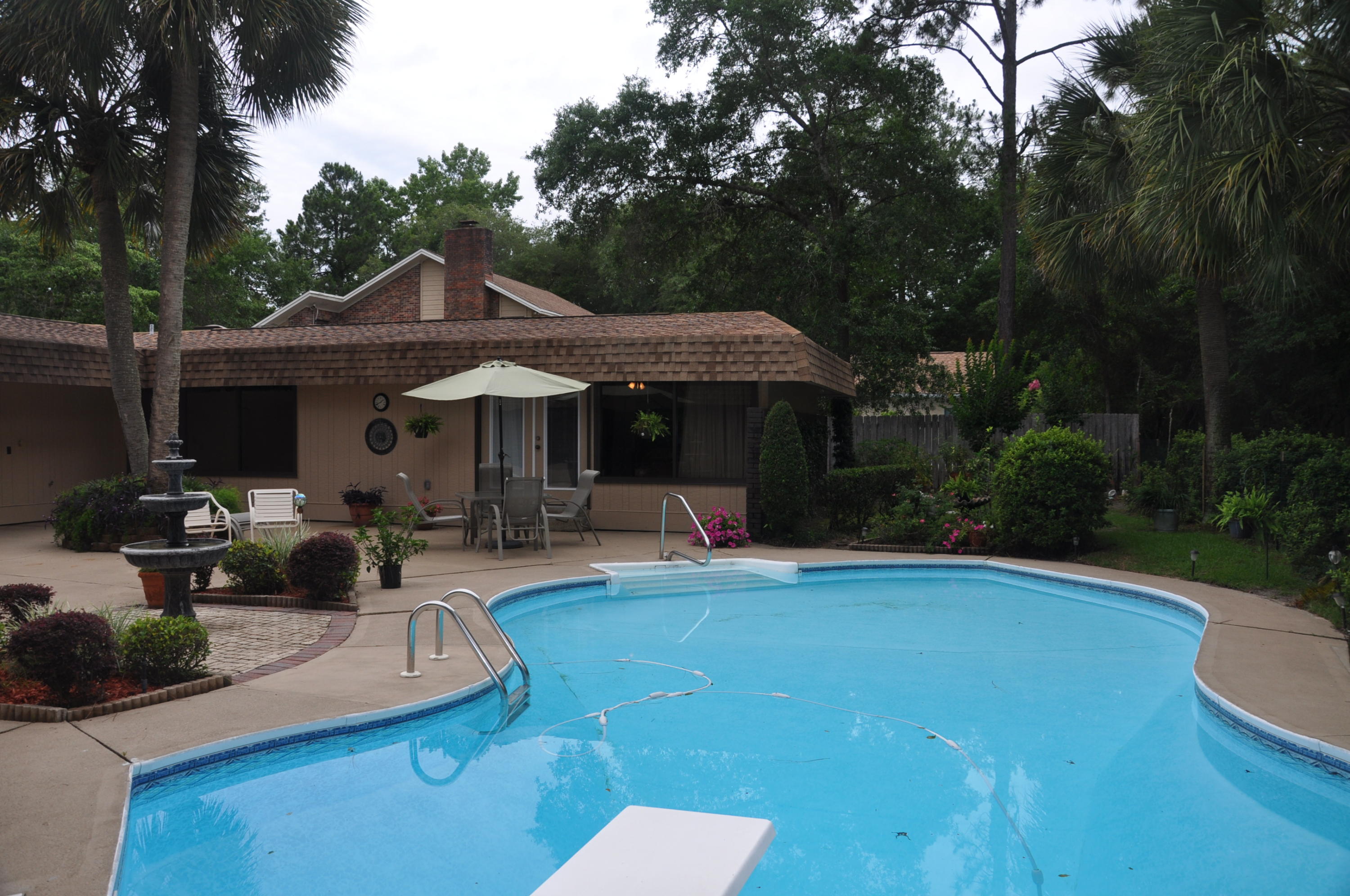 LAKE LORRAINE EST LOT 24 BLK C - Residential