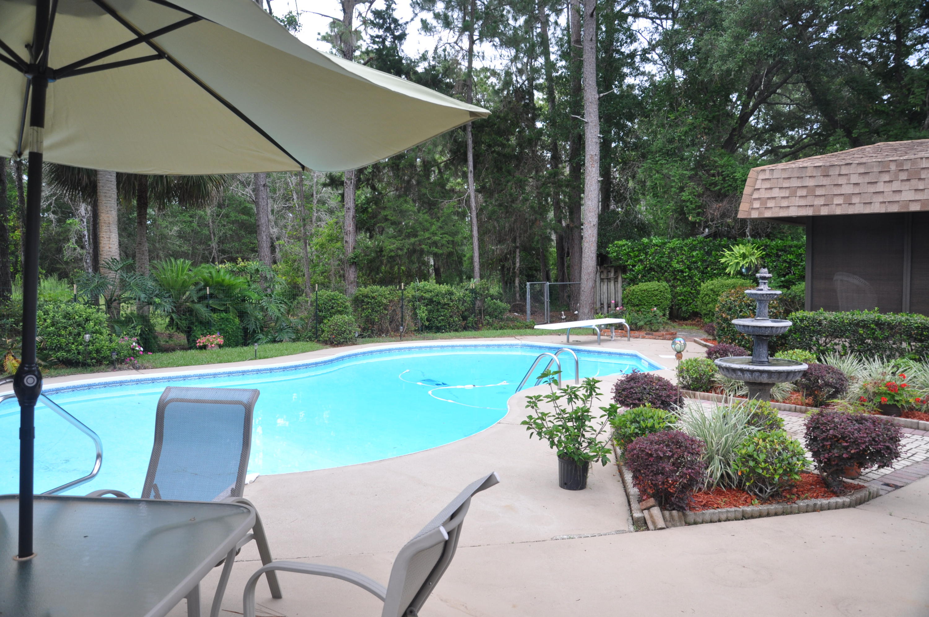 LAKE LORRAINE EST LOT 24 BLK C - Residential