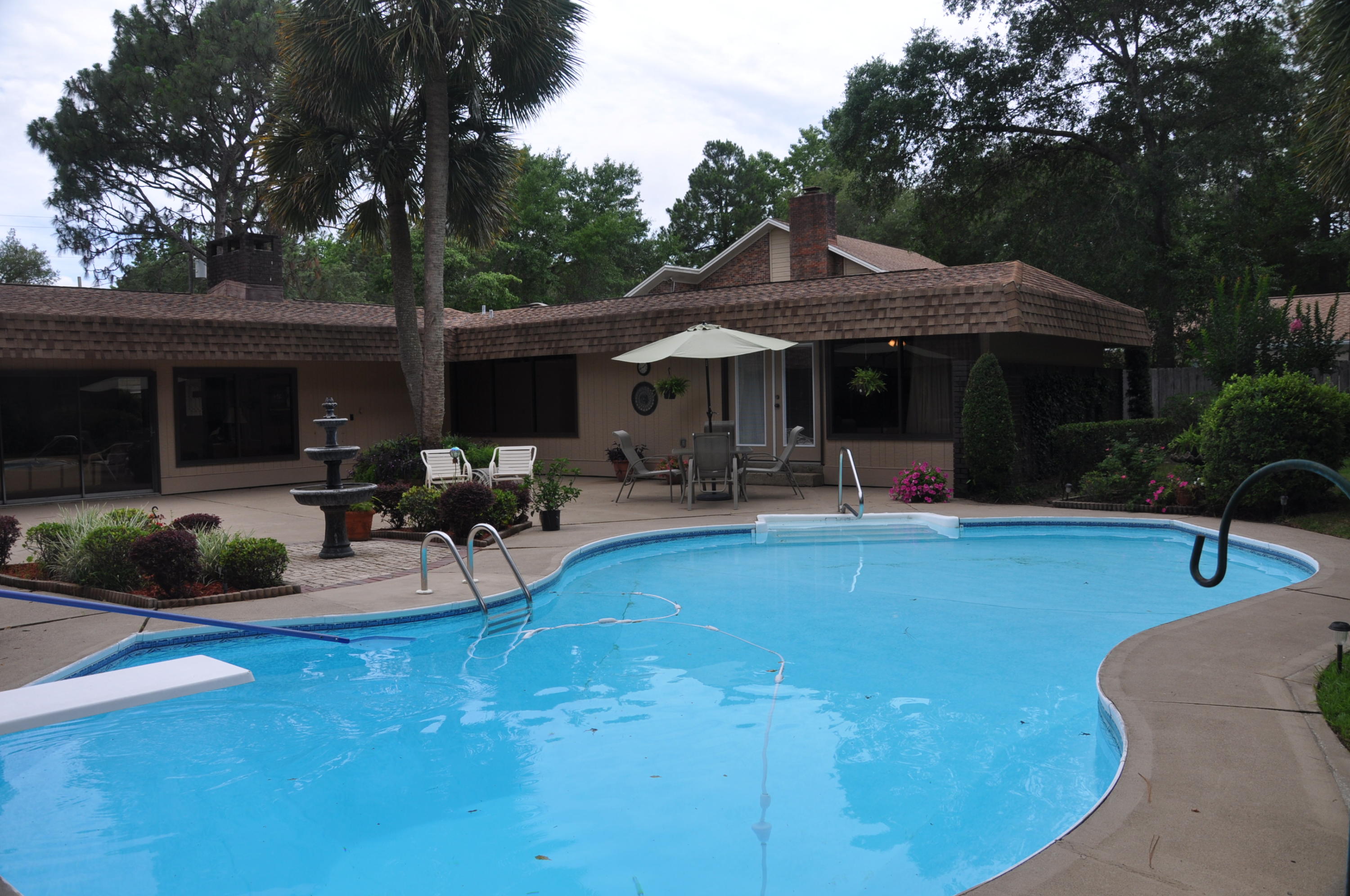 LAKE LORRAINE EST LOT 24 BLK C - Residential