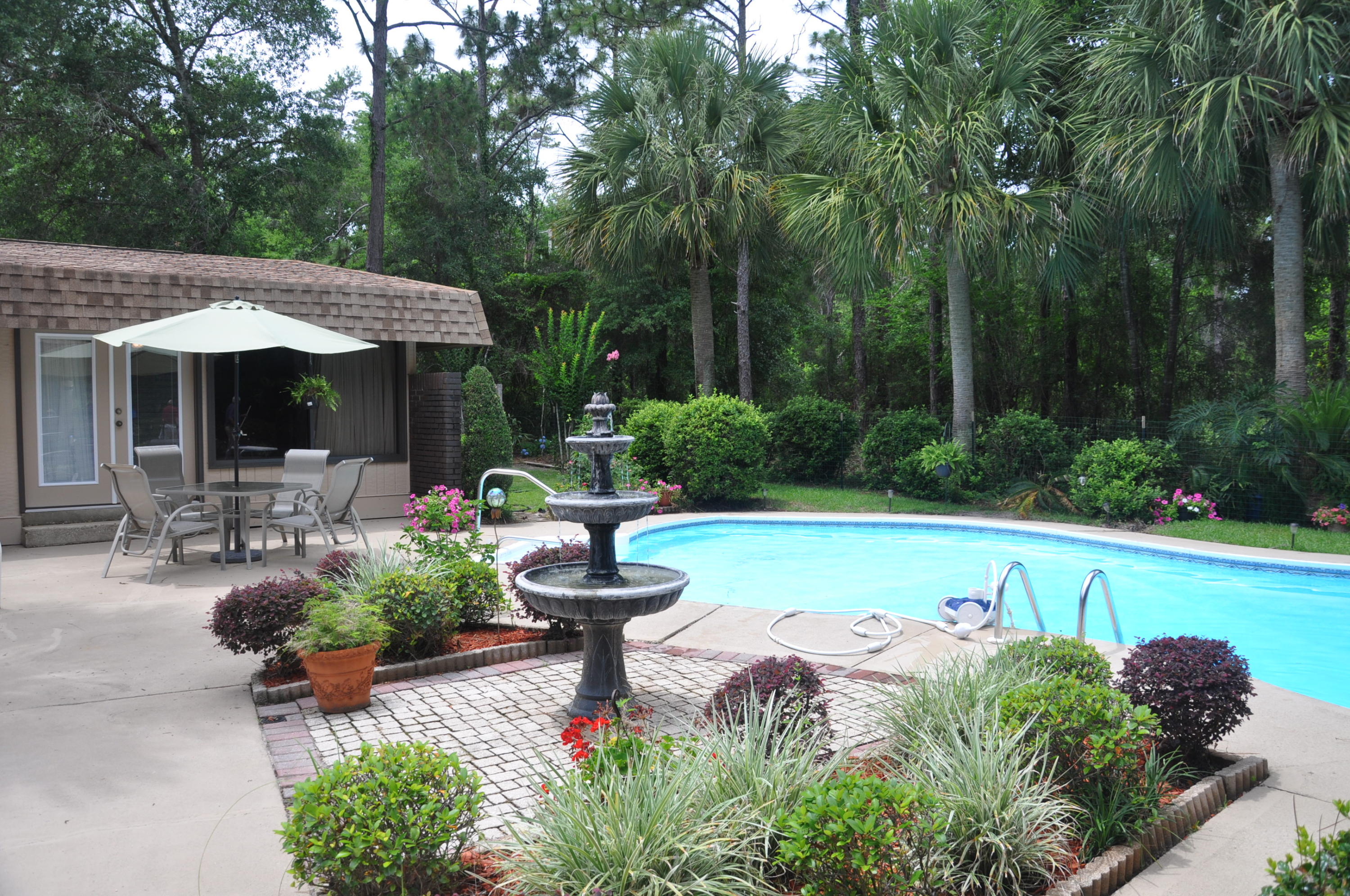 LAKE LORRAINE EST LOT 24 BLK C - Residential