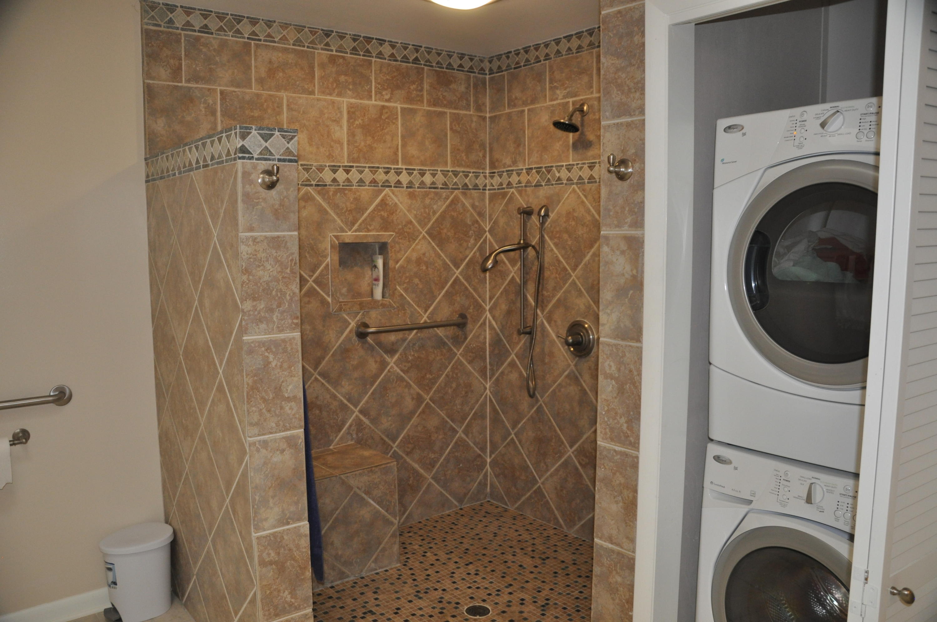 LAKE LORRAINE EST LOT 24 BLK C - Residential