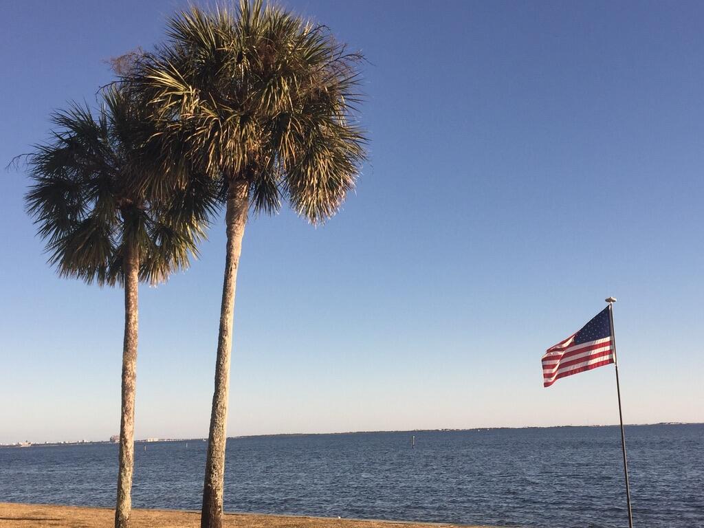 FINISTERRA CONDO - Residential