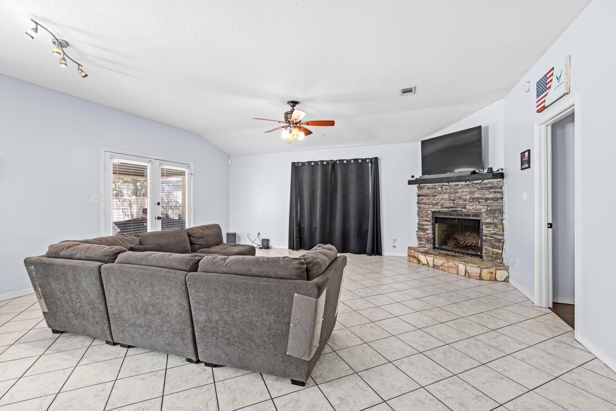 COLINA DEL ORO - Residential Lease