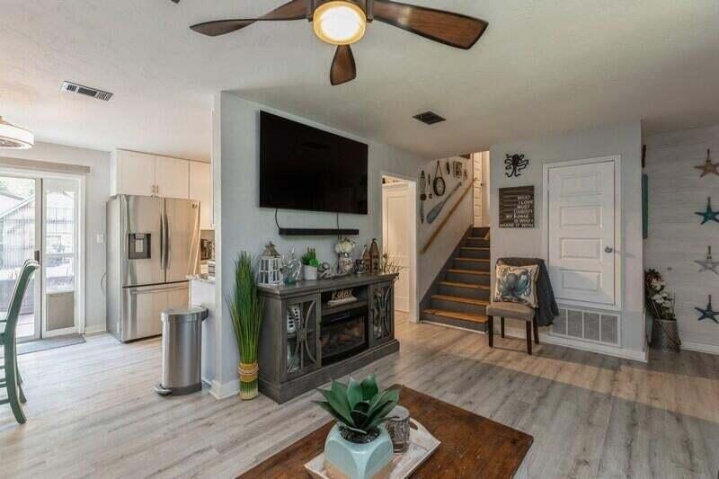 CREEKSIDE 2 - Residential Lease