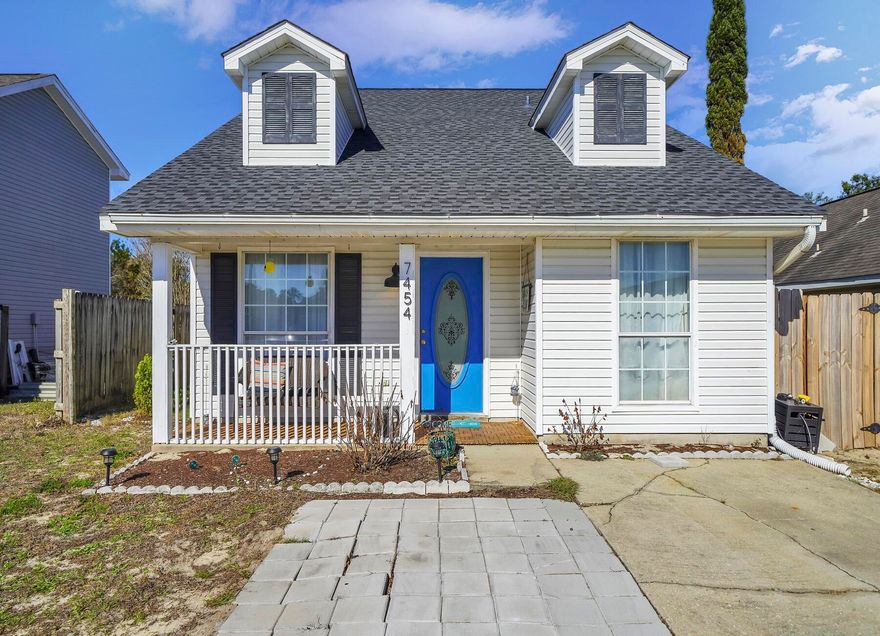 Ask about the amazing seller incentives that will help YOU get into this home quickly and smoothly! Great house located minutes from Navarre Beach with no HOA! Perfect for a family home or a vacation rental close to shopping and dining. Enjoy the open space with vaulted ceilings and a very private and spacious master bedroom with walk in closets on the upper level. The oversized Florida room is a great place to end the day and enjoy the evening unwinding. Additional features include brand new water heater, 2021 roof and 2019 HVAC!