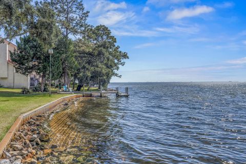 A home in Niceville