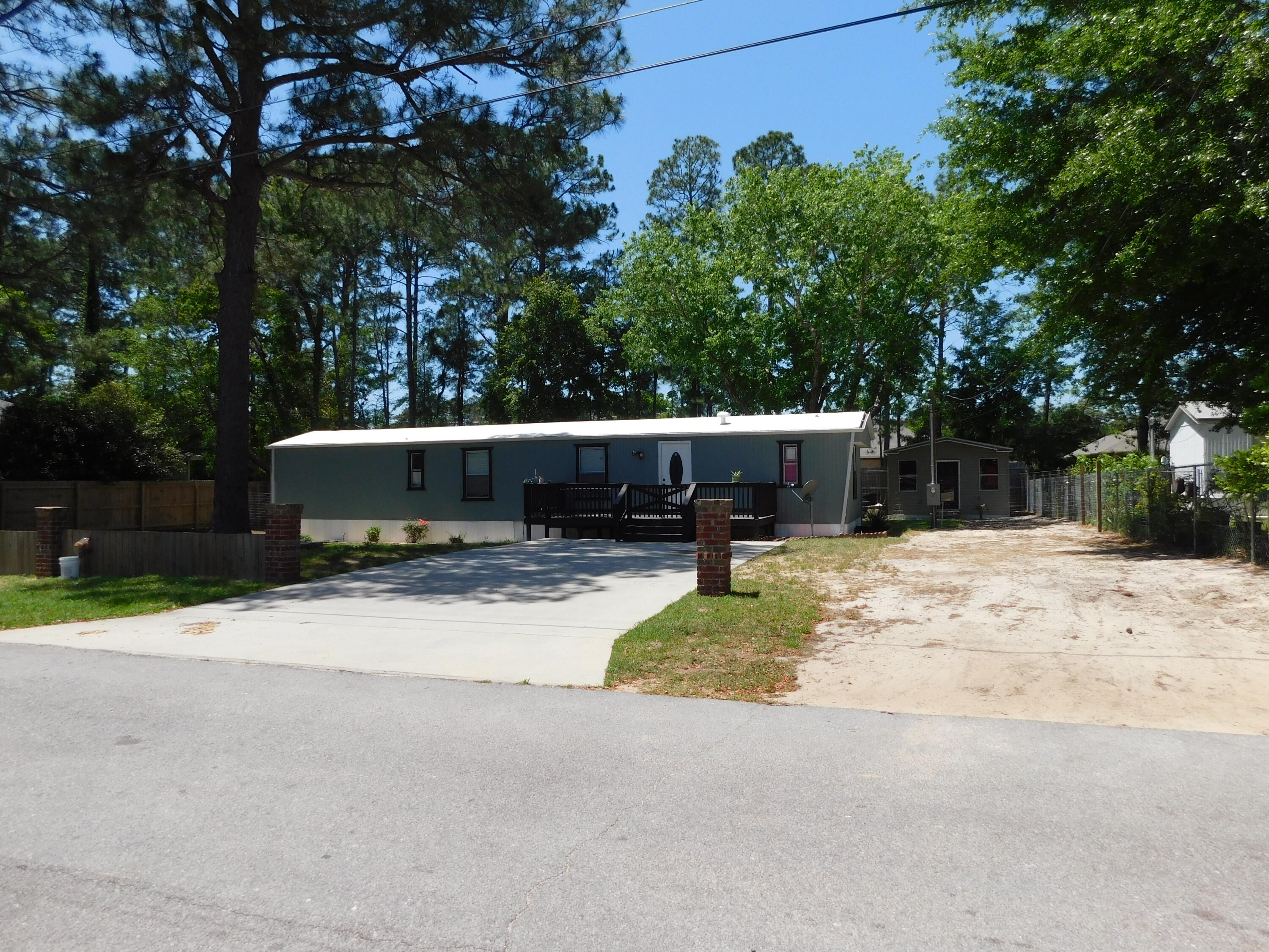 COMMODORE PARK - Residential