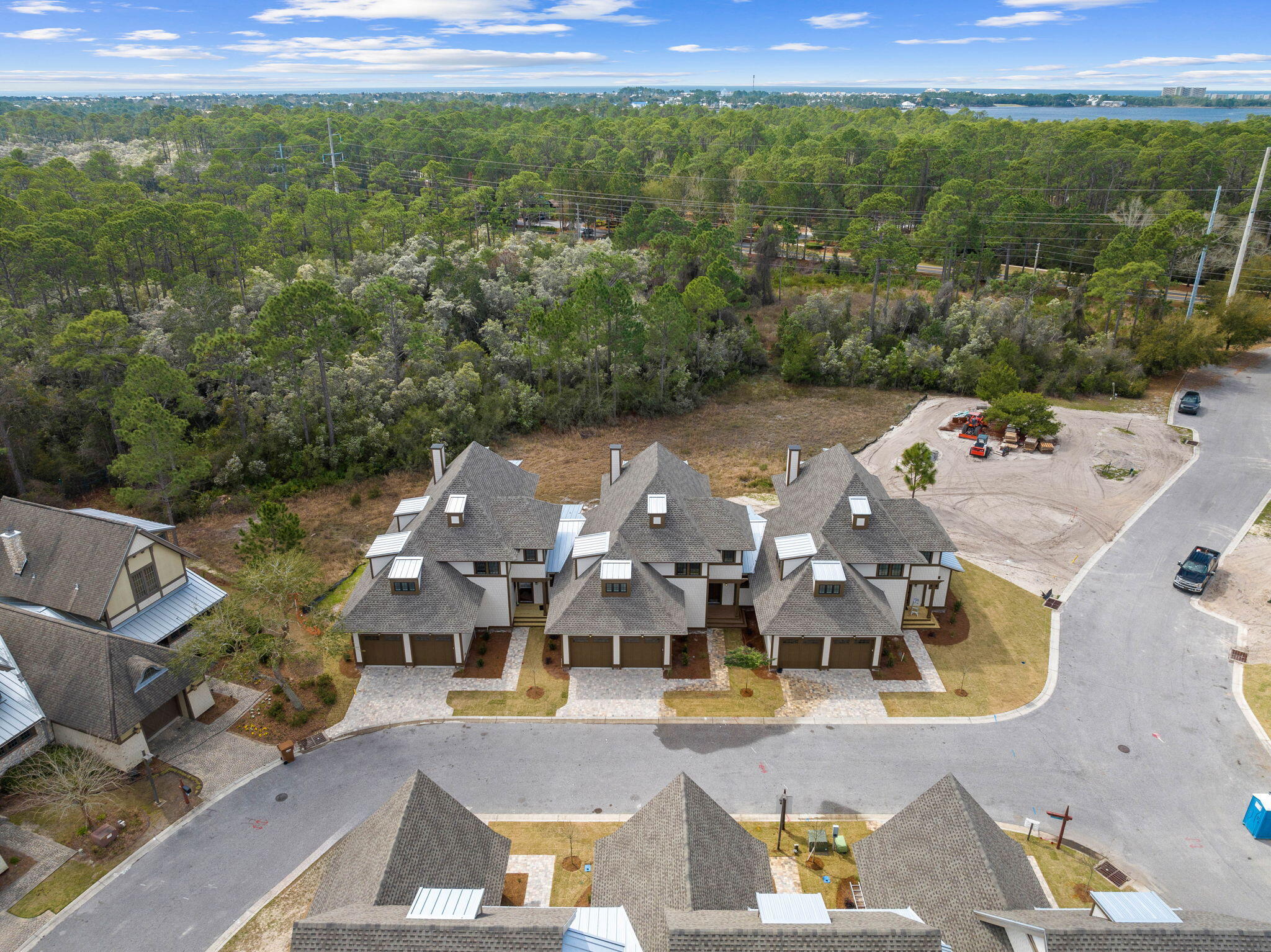 WILD HERON - Residential