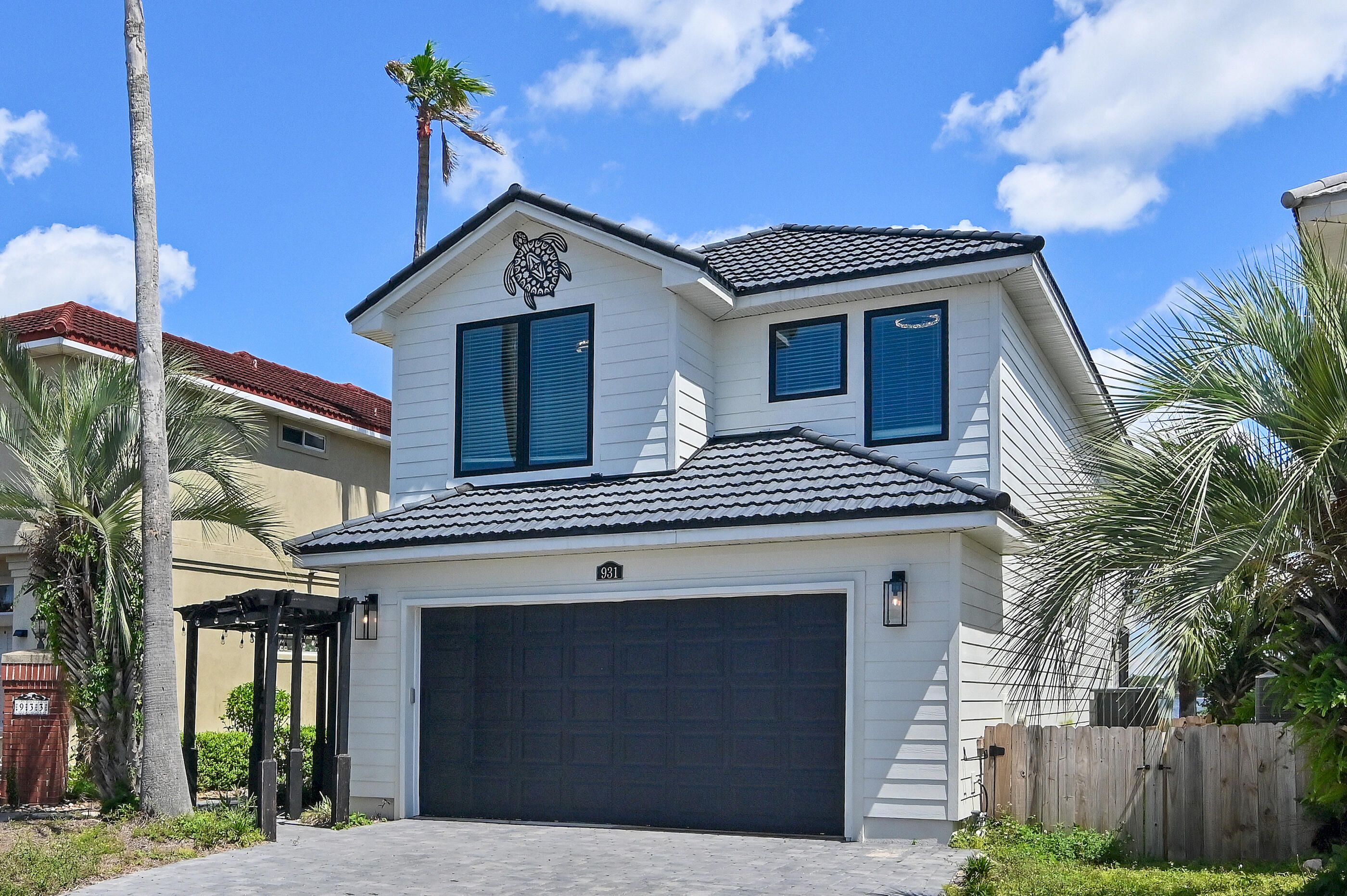 LIGHTHOUSE POINTE - Residential