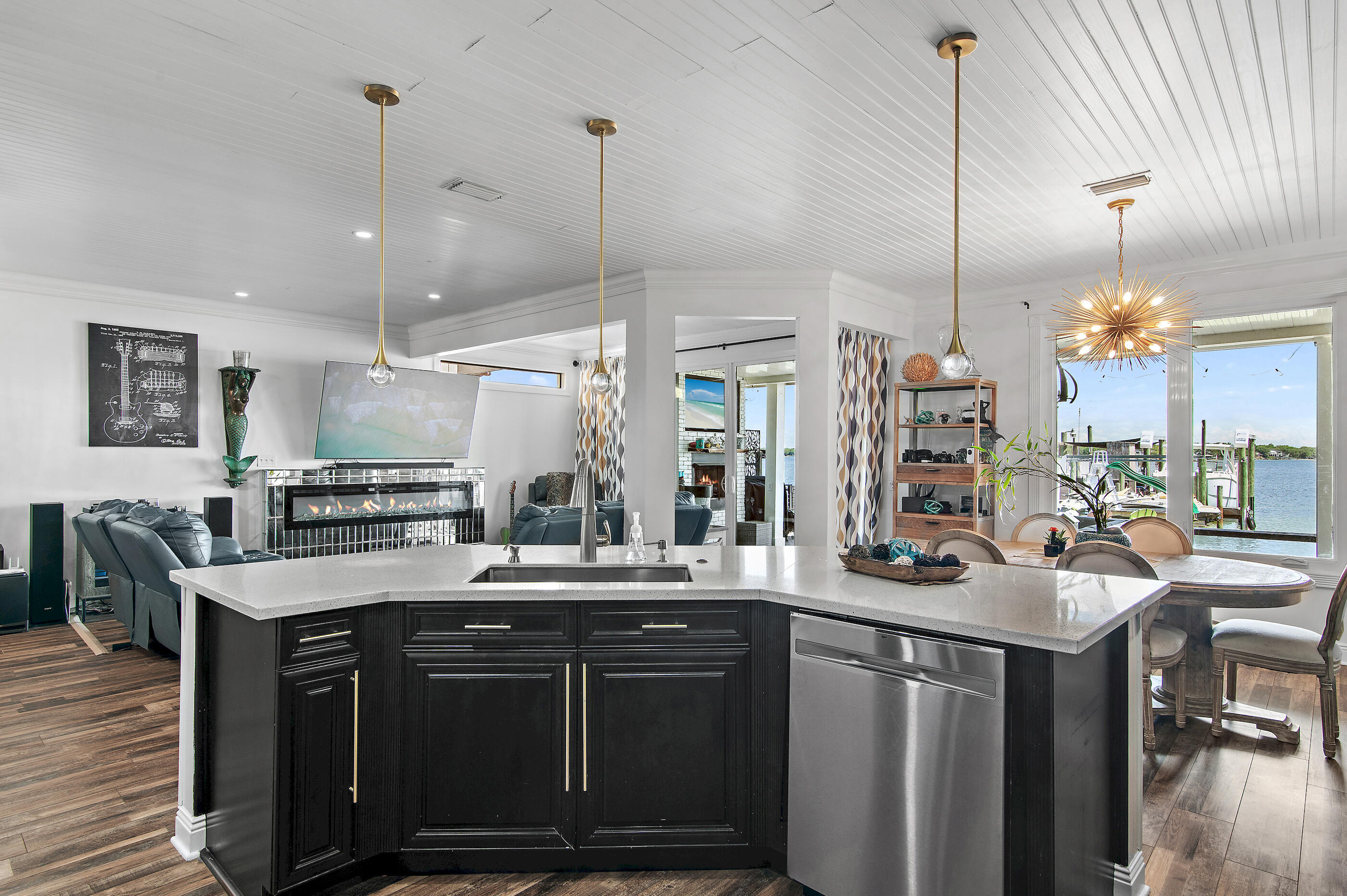 LIGHTHOUSE POINTE - Residential
