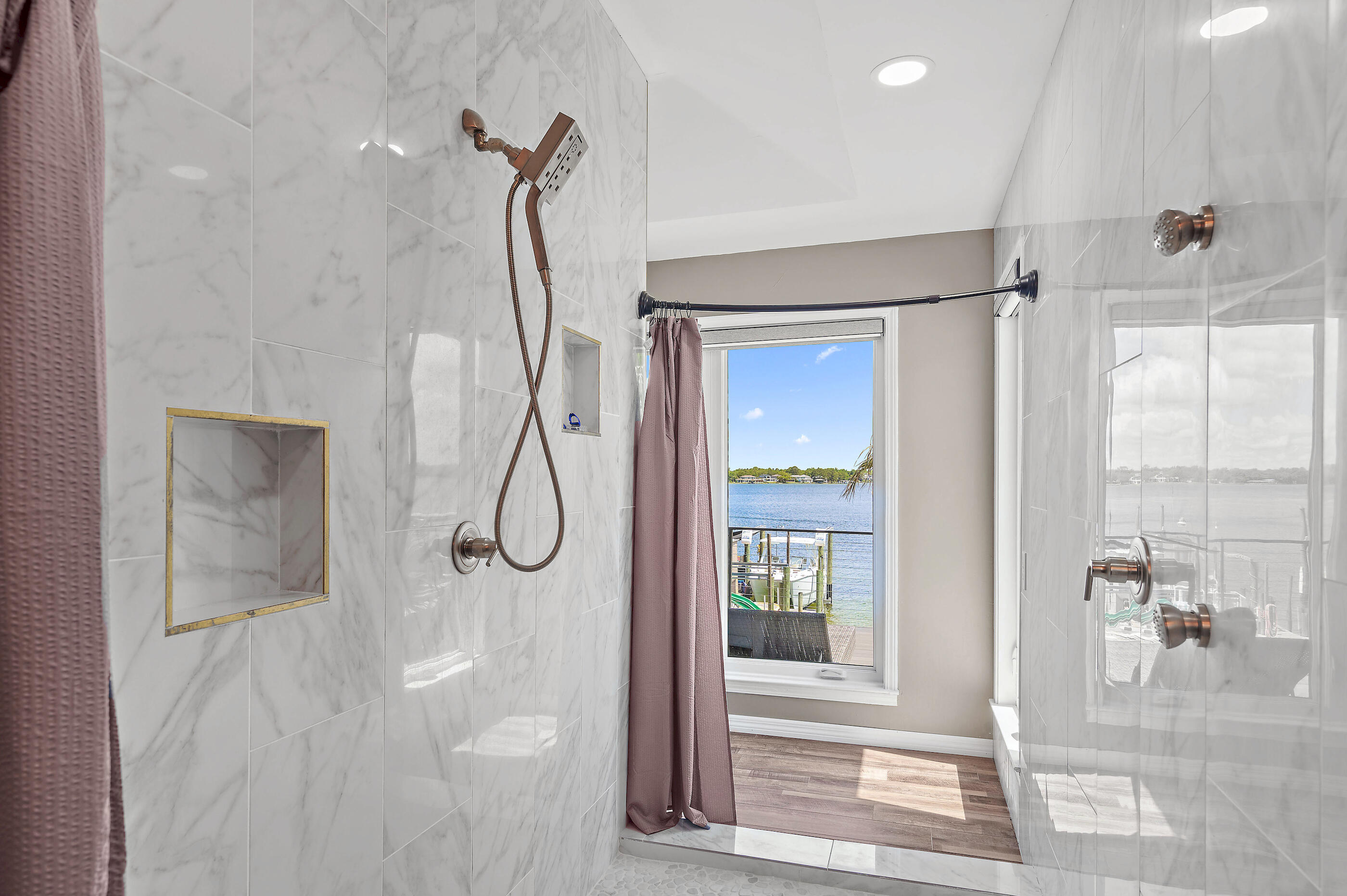 LIGHTHOUSE POINTE - Residential