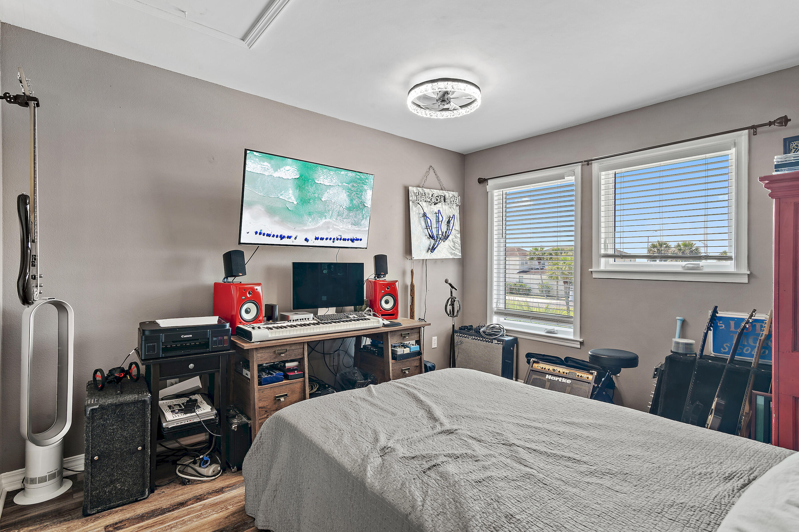 LIGHTHOUSE POINTE - Residential