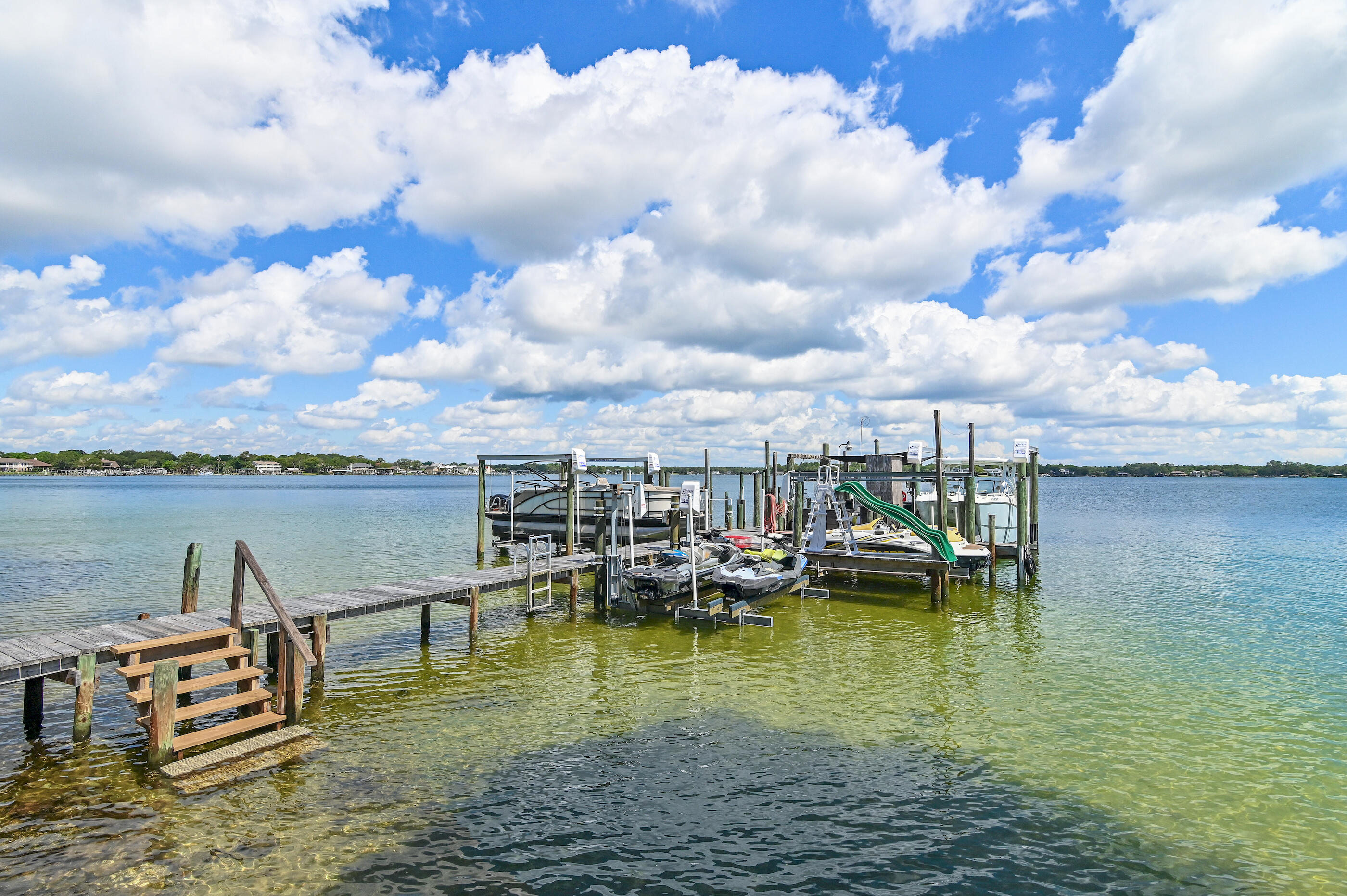 LIGHTHOUSE POINTE - Residential