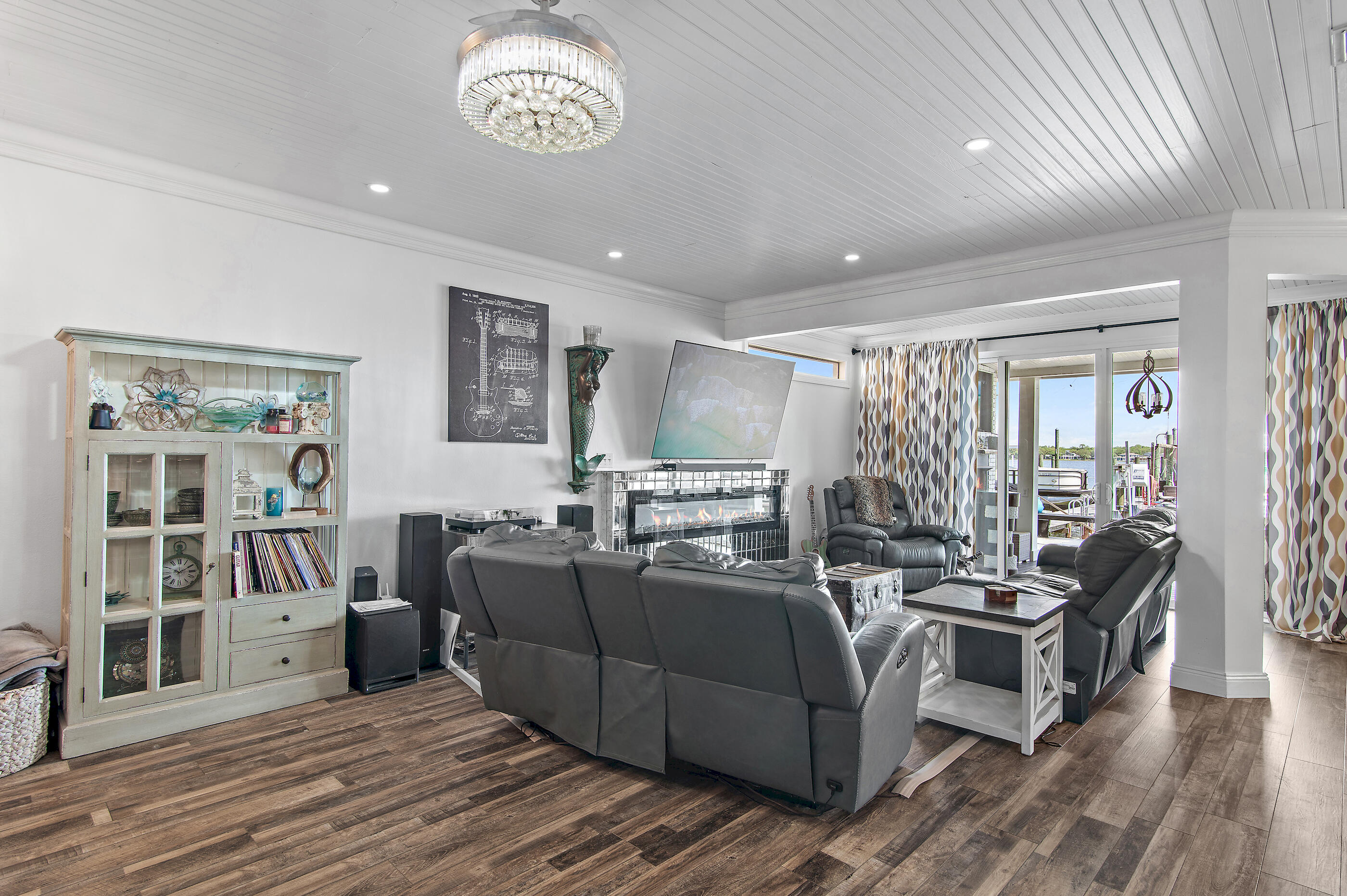 LIGHTHOUSE POINTE - Residential