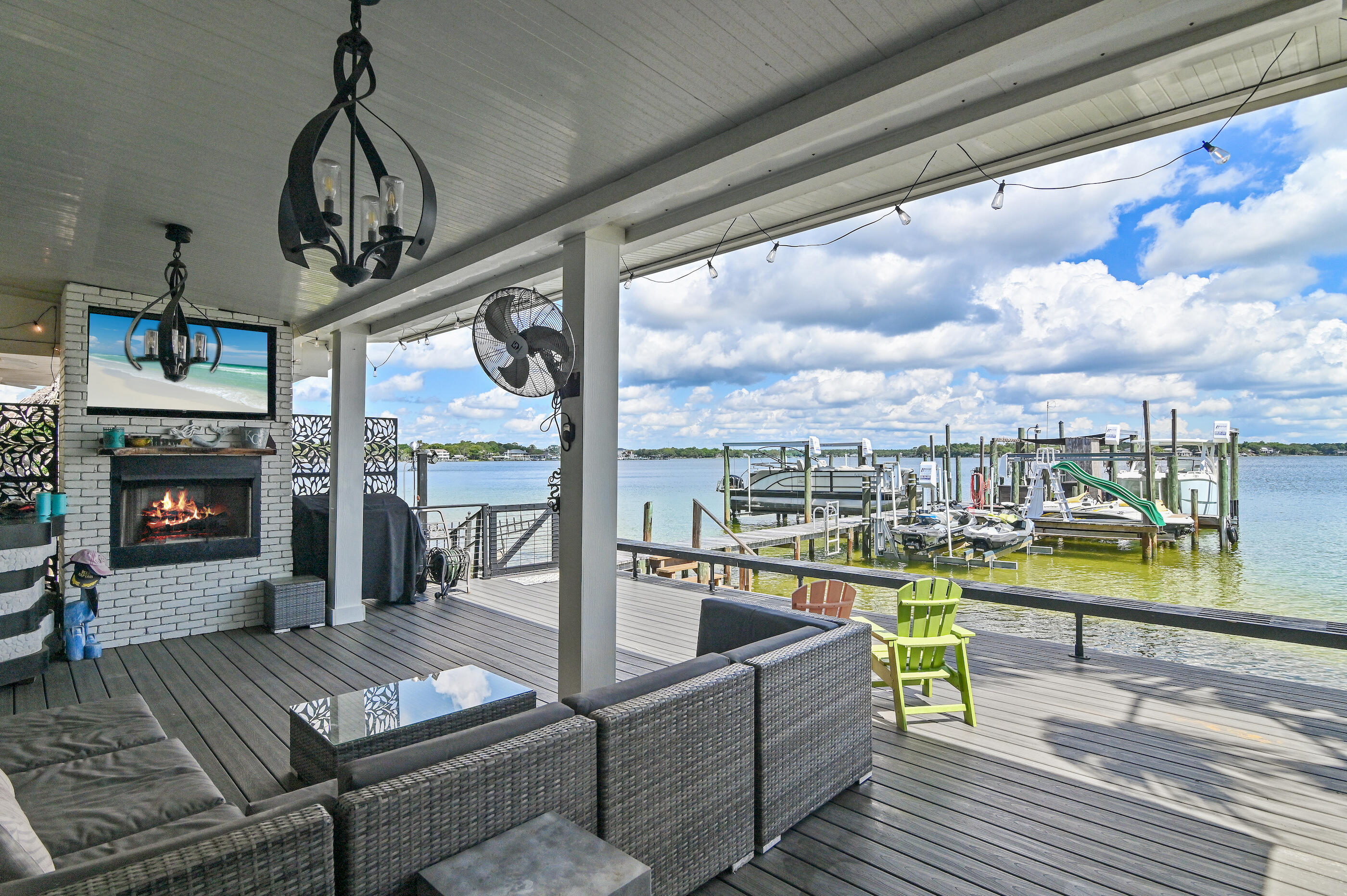 LIGHTHOUSE POINTE - Residential