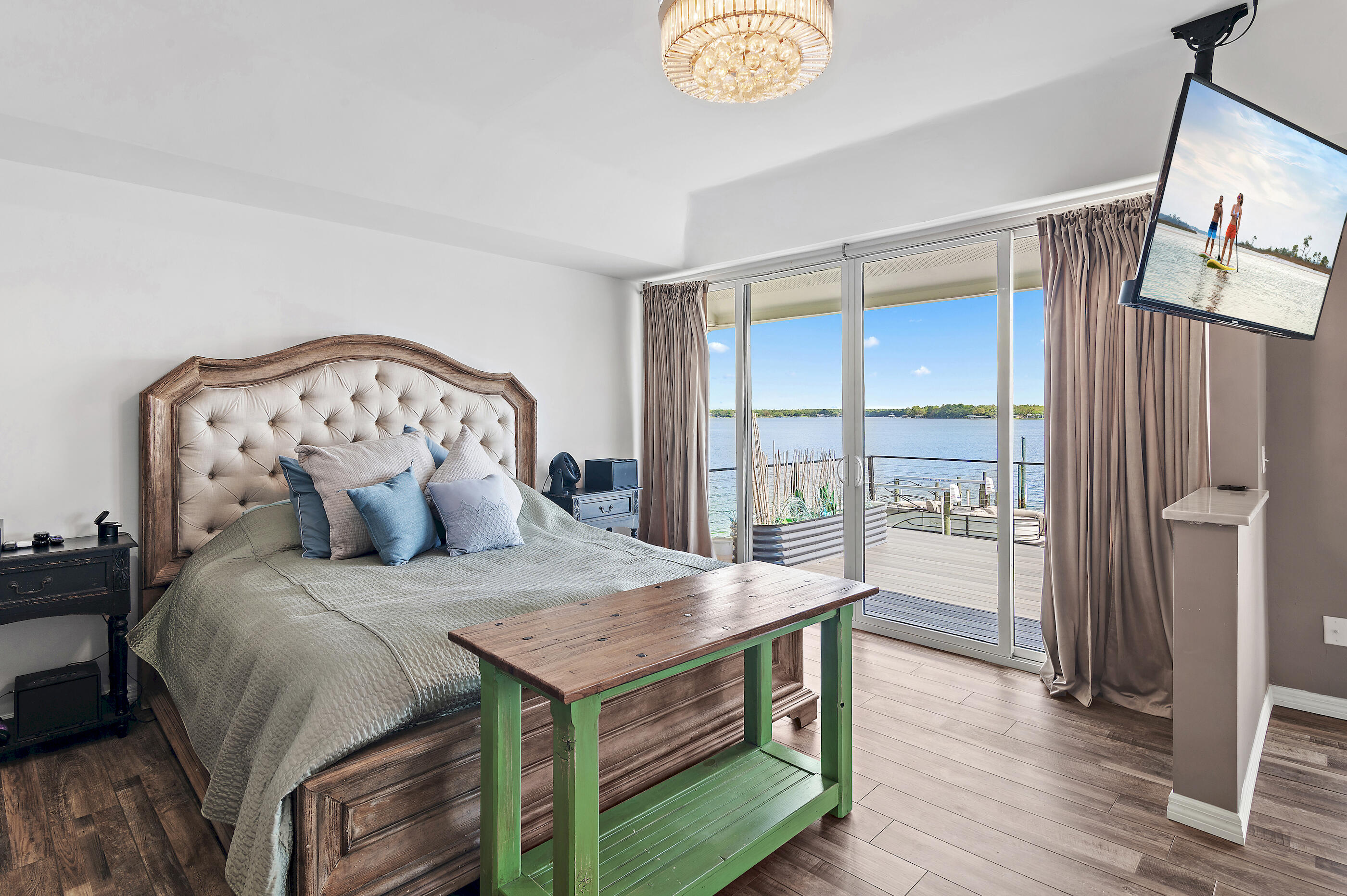 LIGHTHOUSE POINTE - Residential
