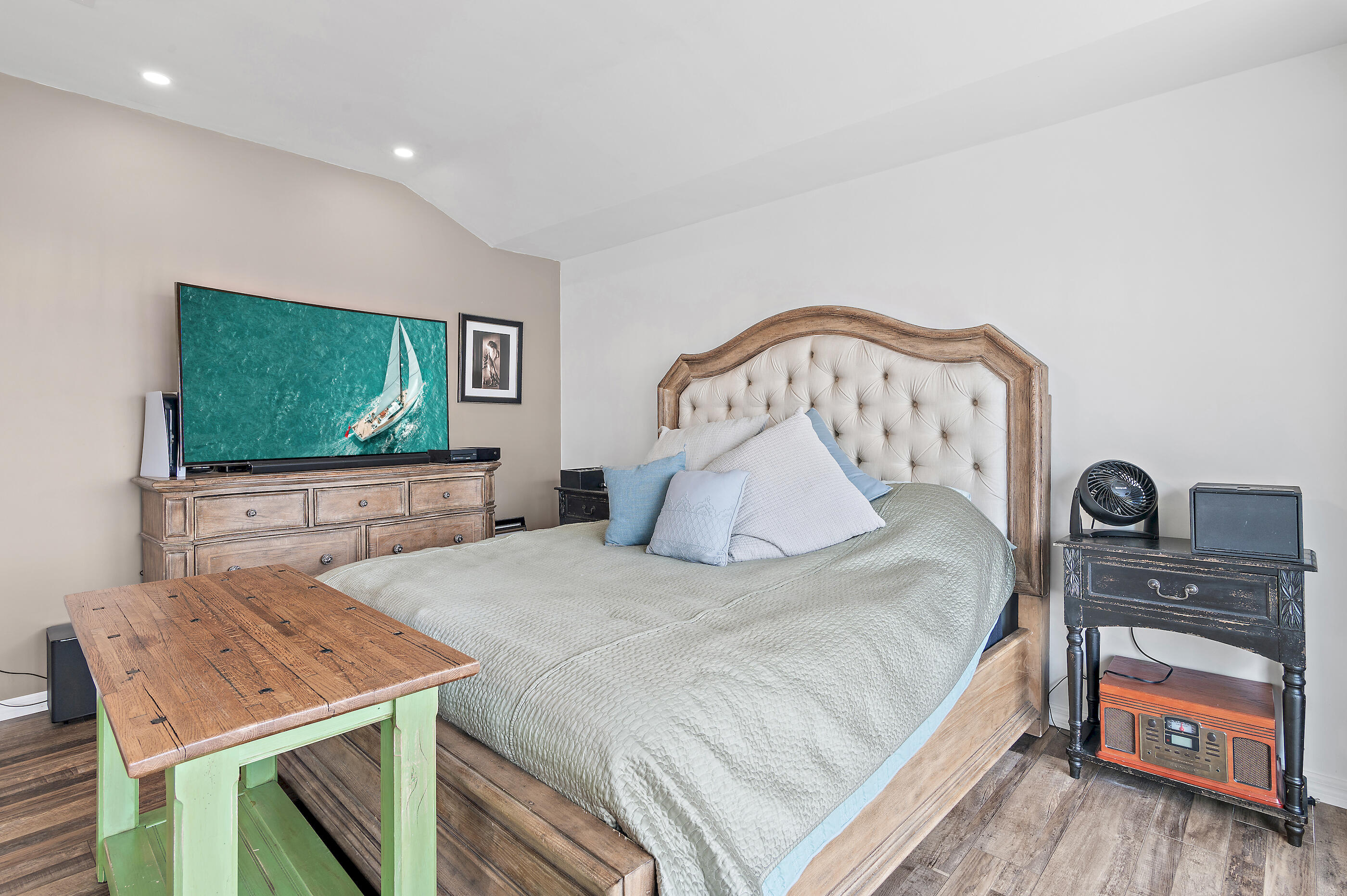 LIGHTHOUSE POINTE - Residential