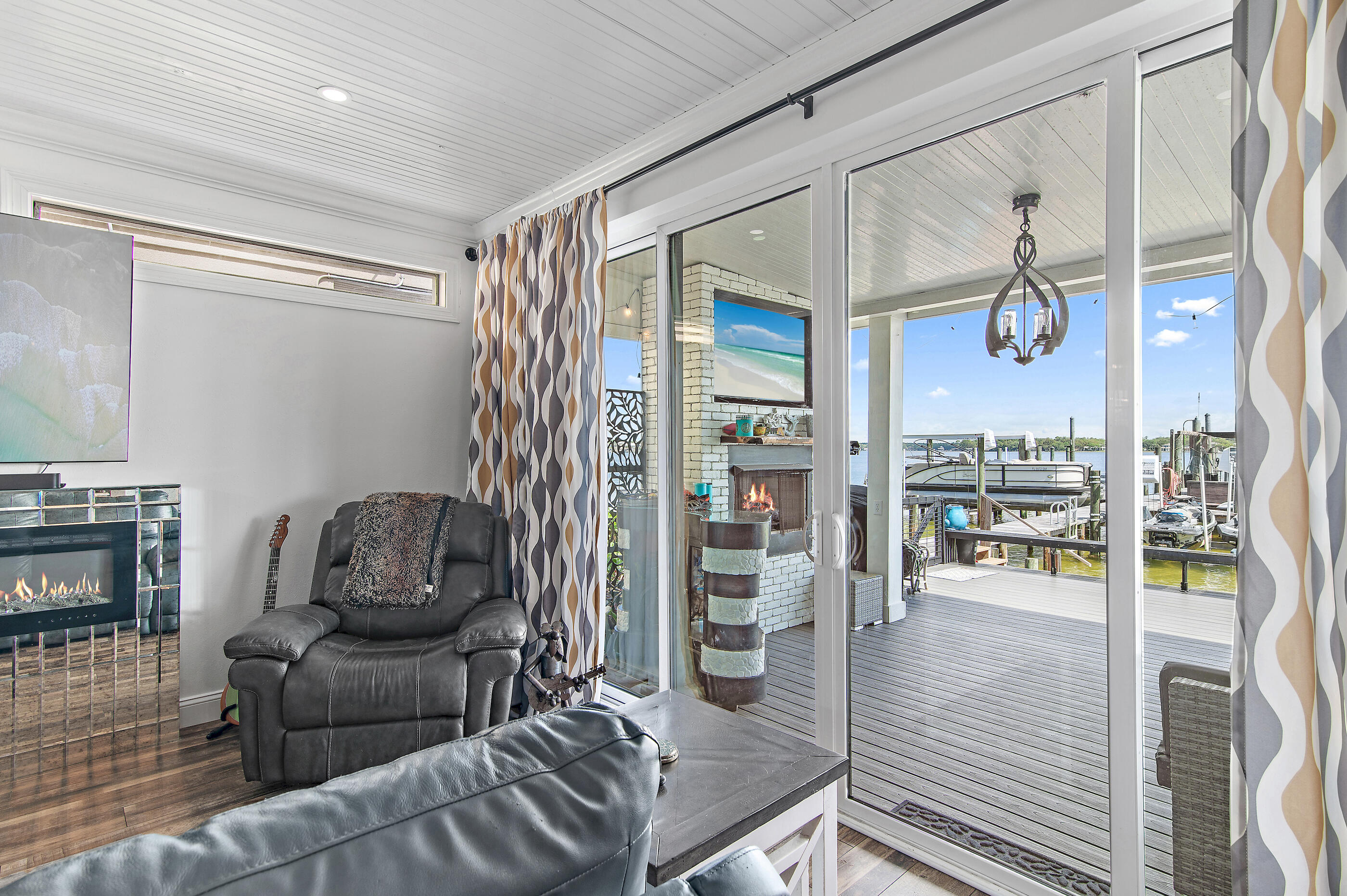 LIGHTHOUSE POINTE - Residential