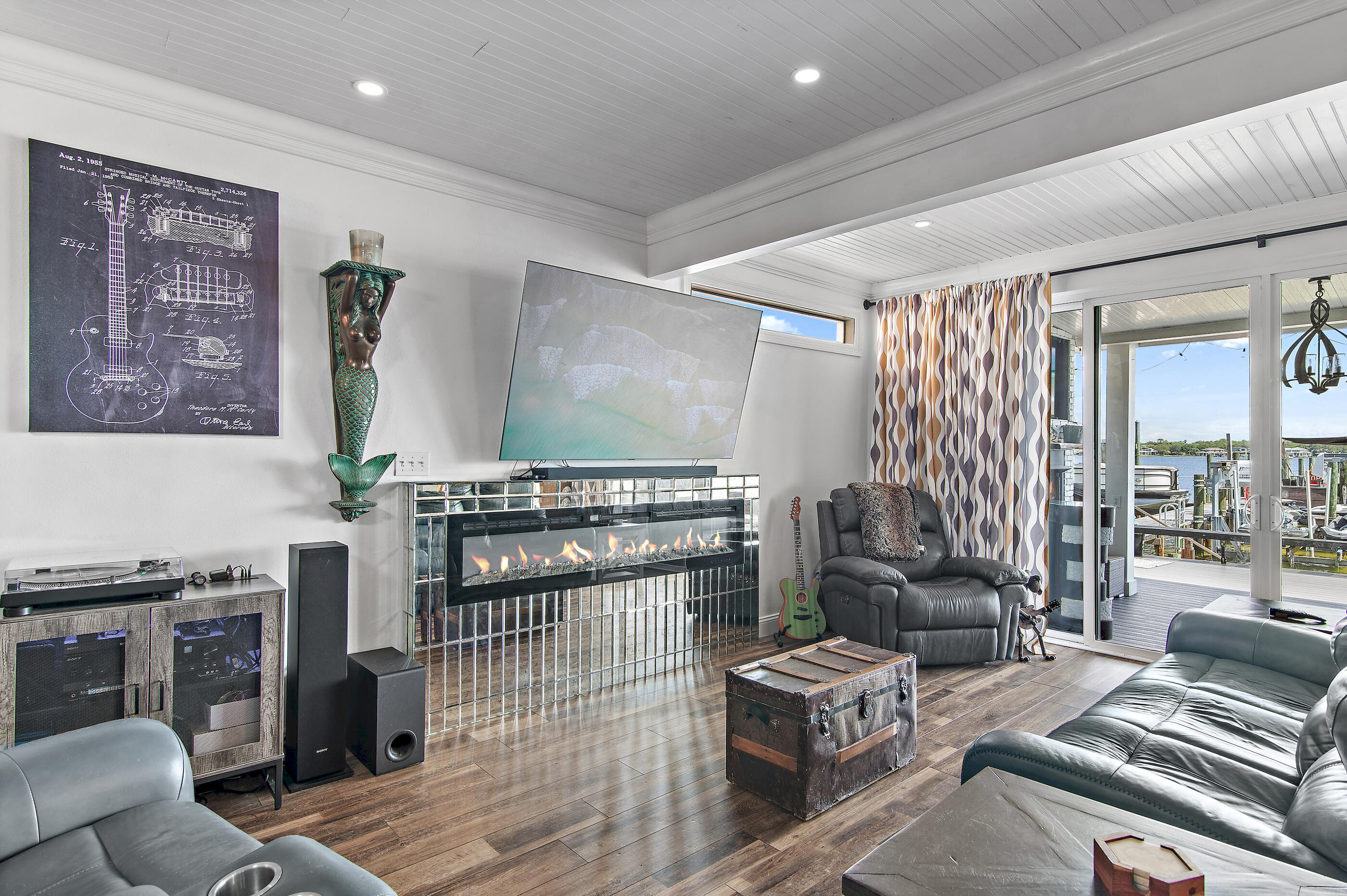 LIGHTHOUSE POINTE - Residential
