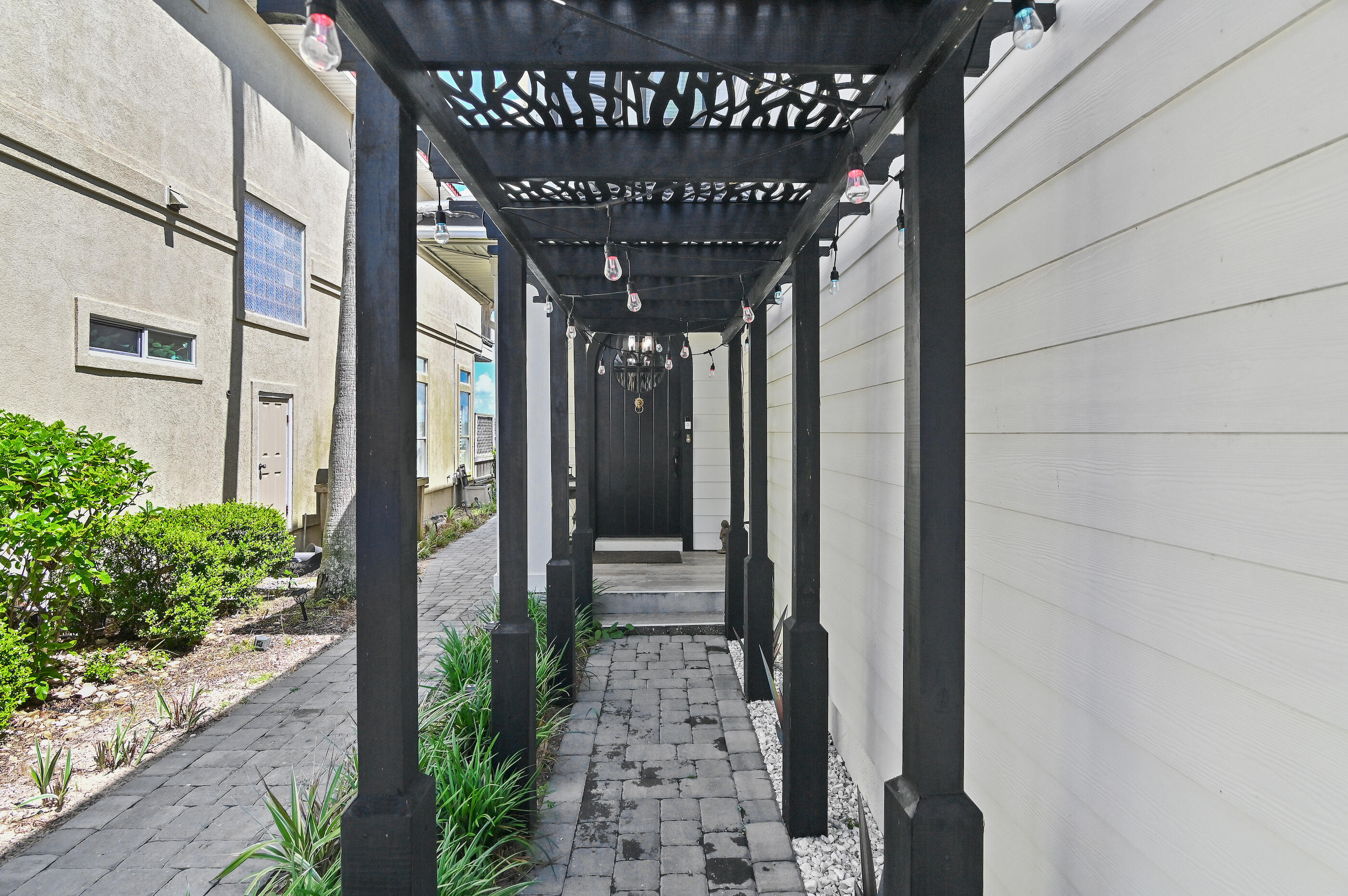 LIGHTHOUSE POINTE - Residential