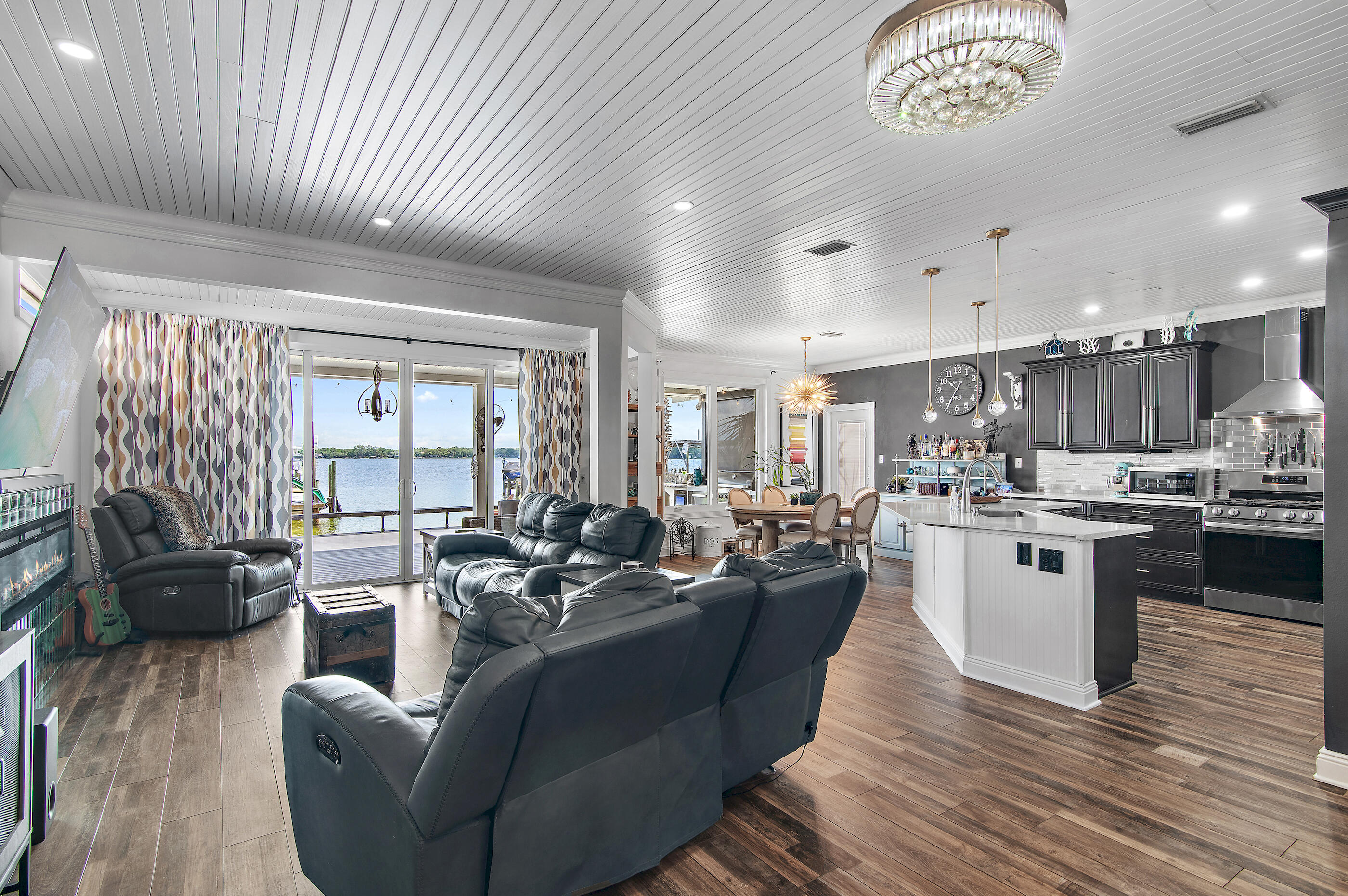 LIGHTHOUSE POINTE - Residential