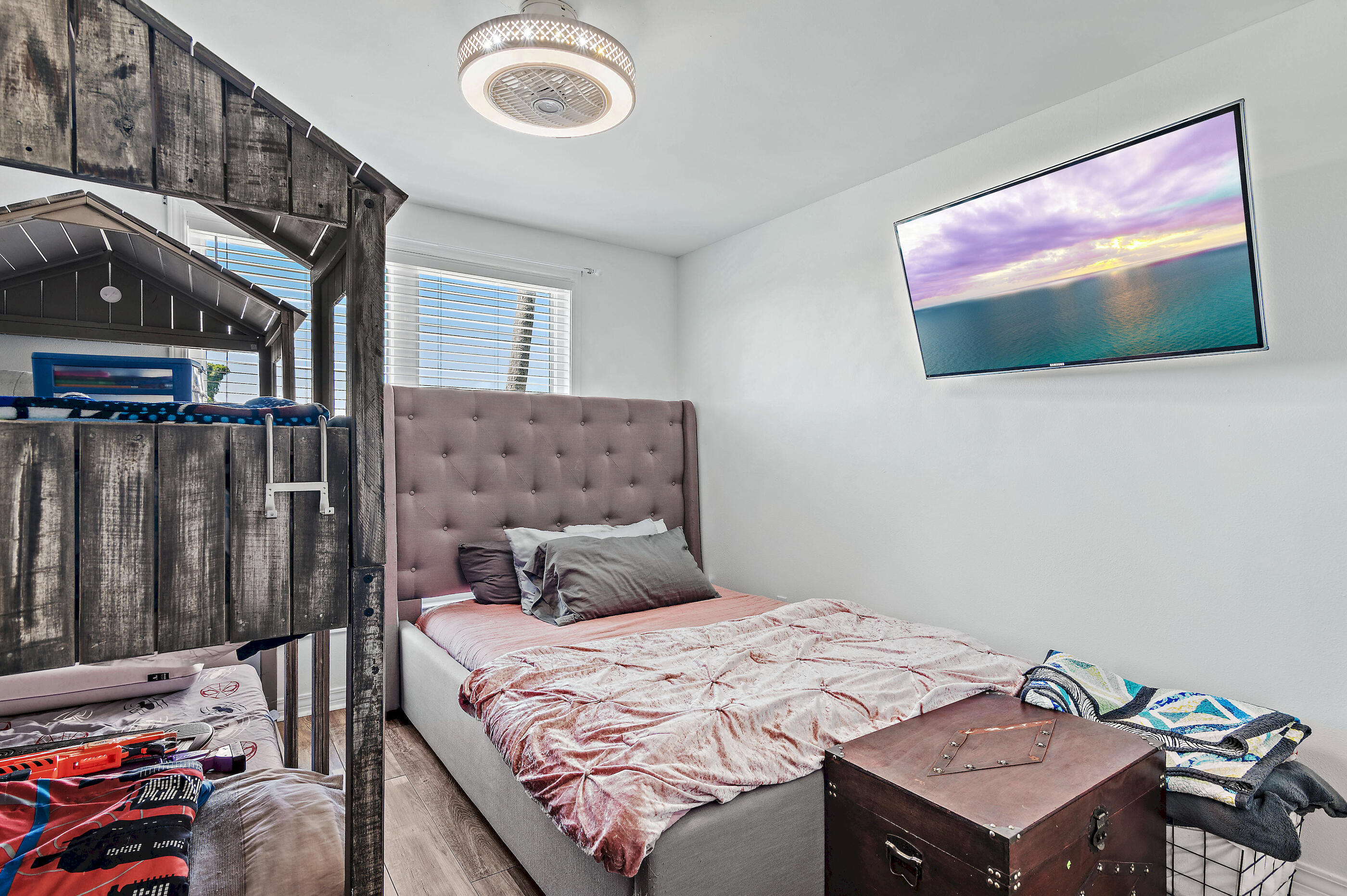 LIGHTHOUSE POINTE - Residential