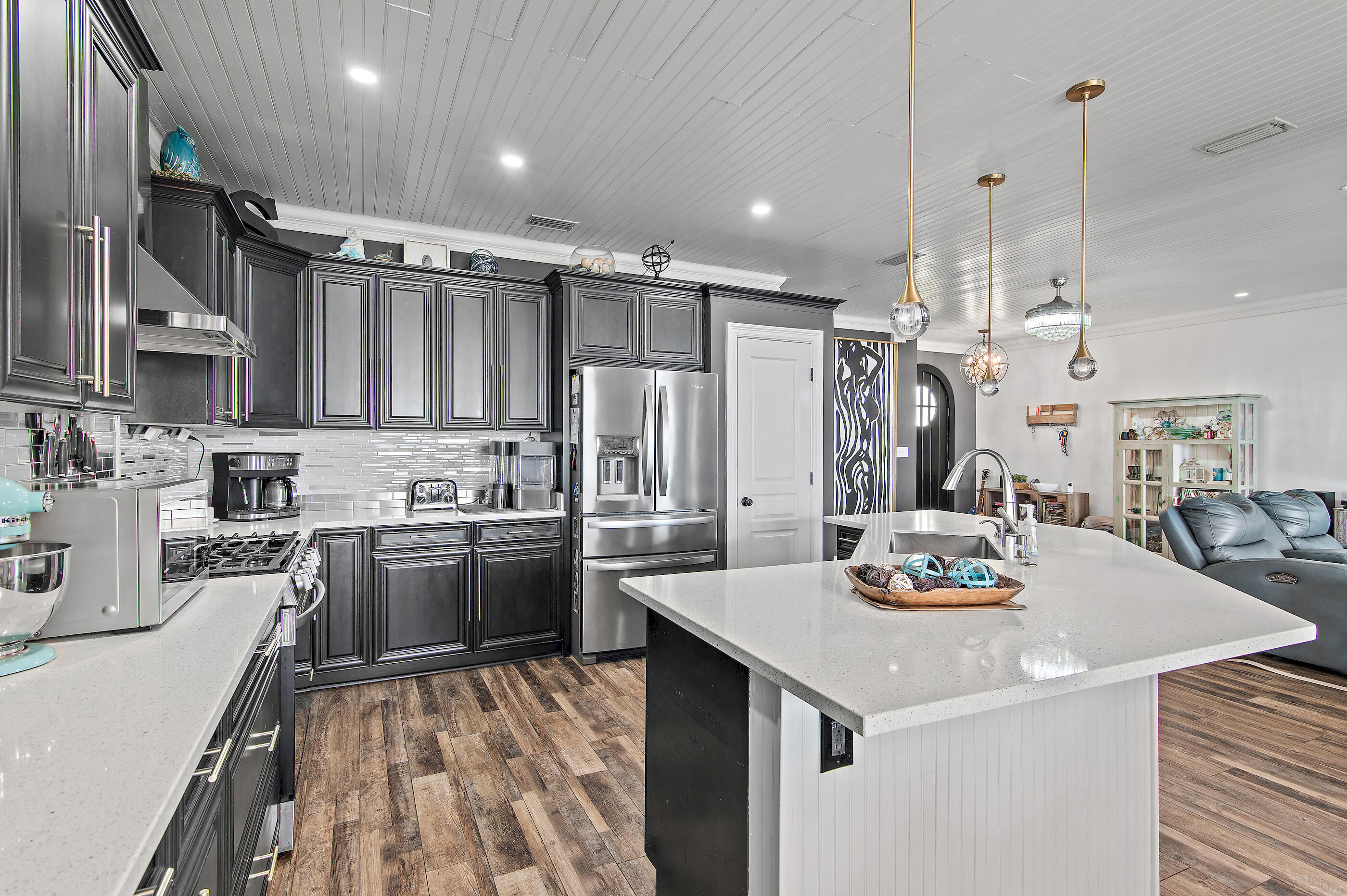 LIGHTHOUSE POINTE - Residential