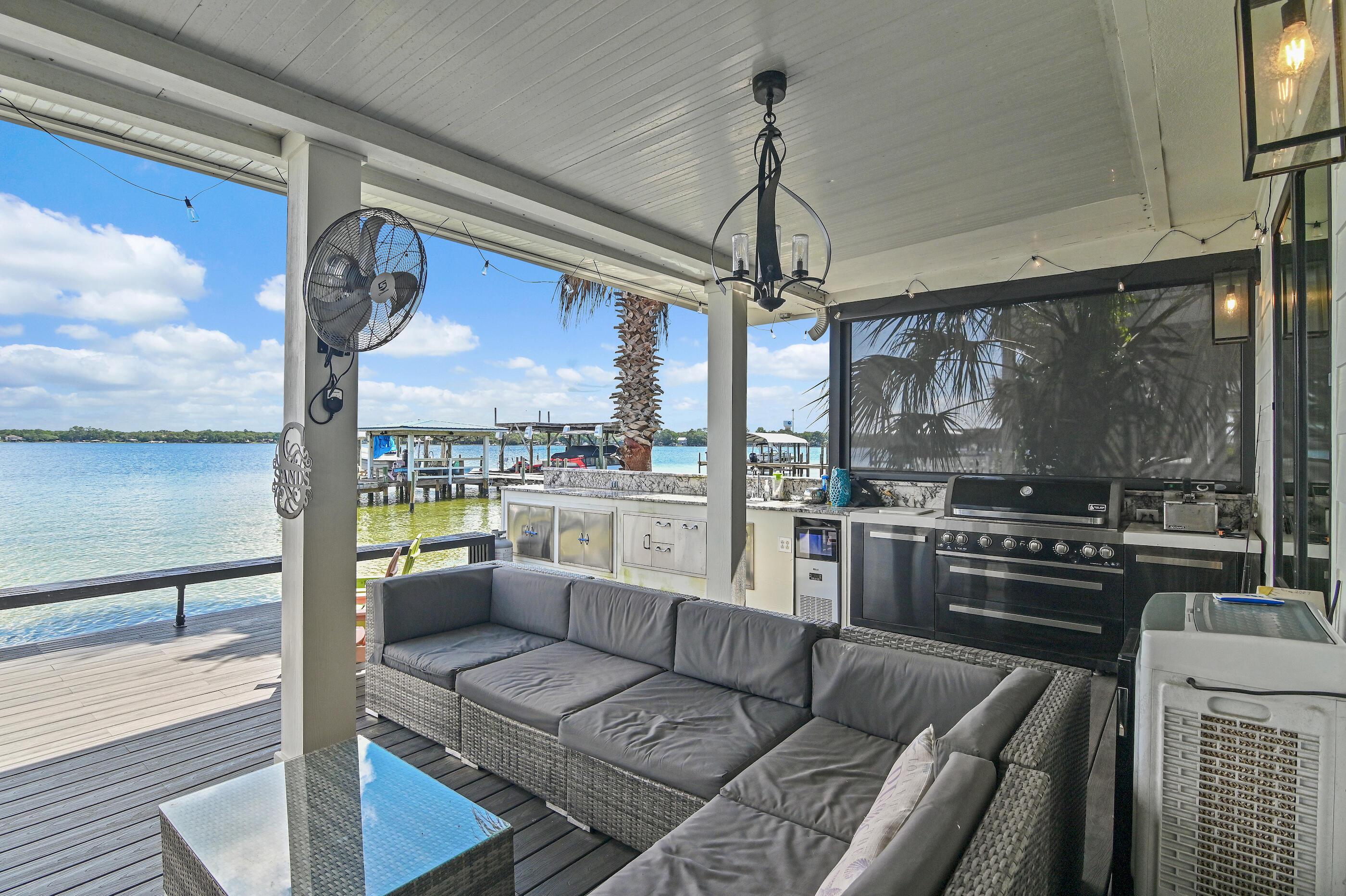 LIGHTHOUSE POINTE - Residential