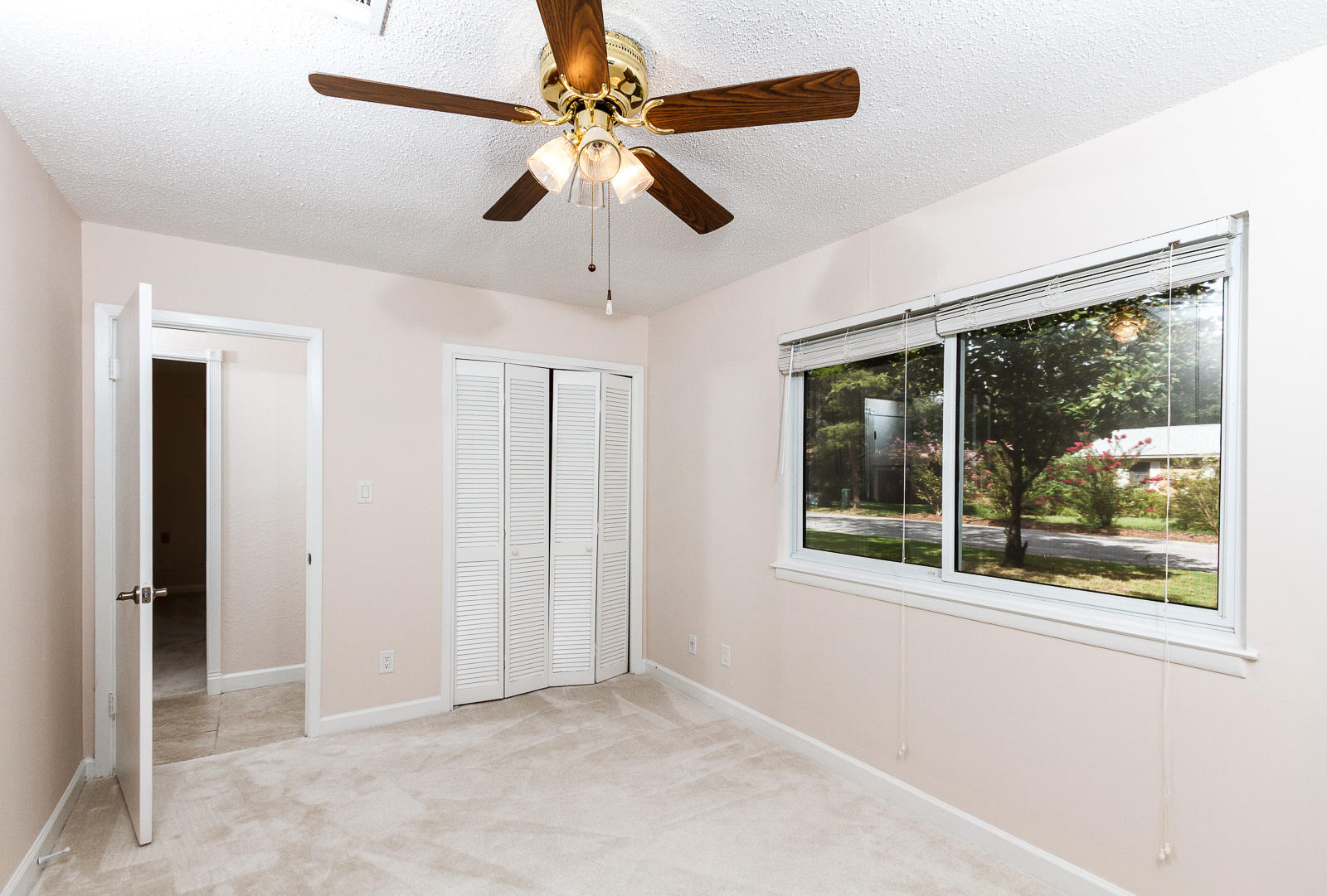 WHISPER BAY - Residential