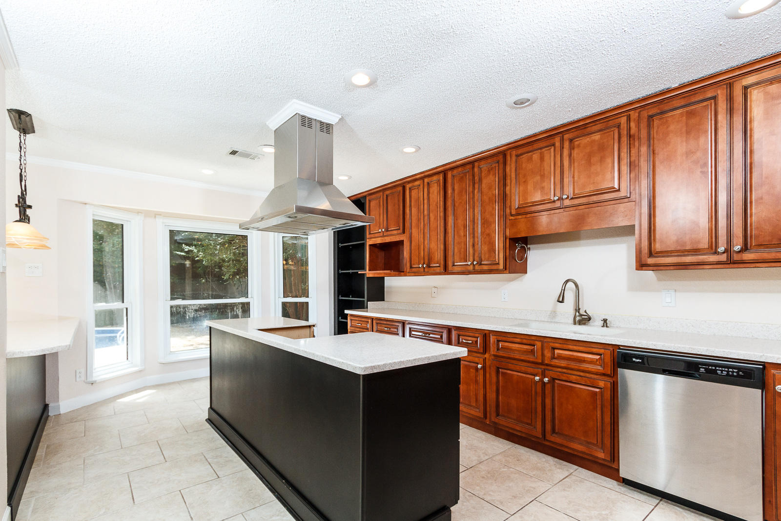 WHISPER BAY - Residential