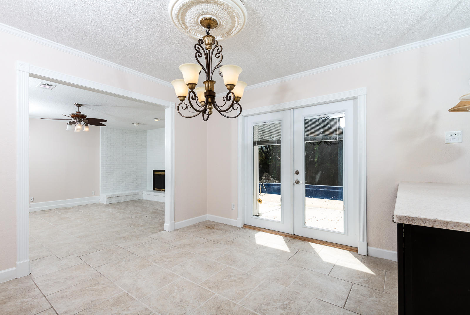 WHISPER BAY - Residential