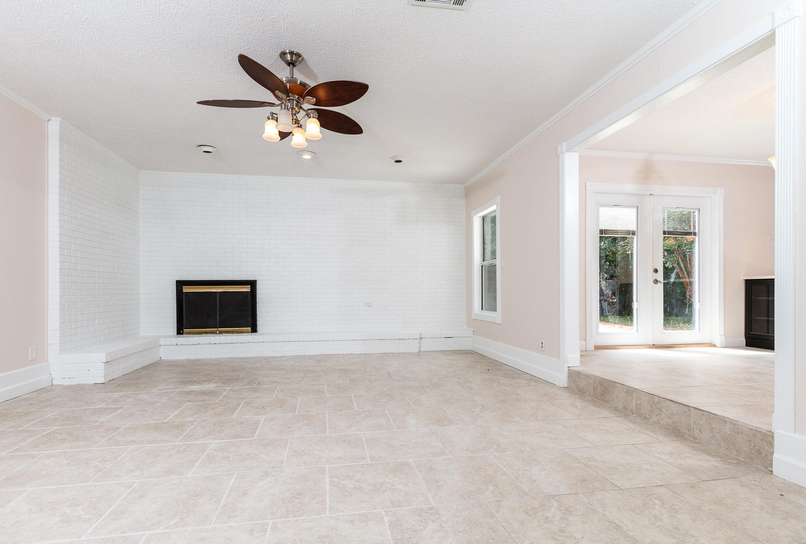 WHISPER BAY - Residential