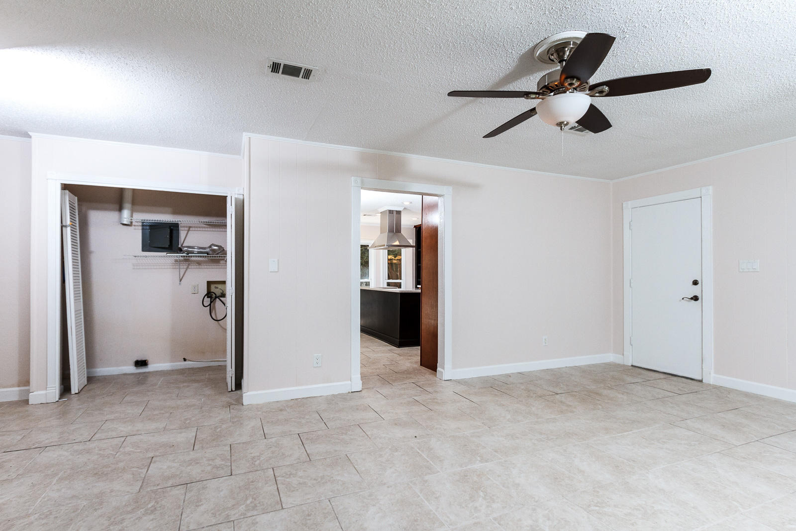 WHISPER BAY - Residential