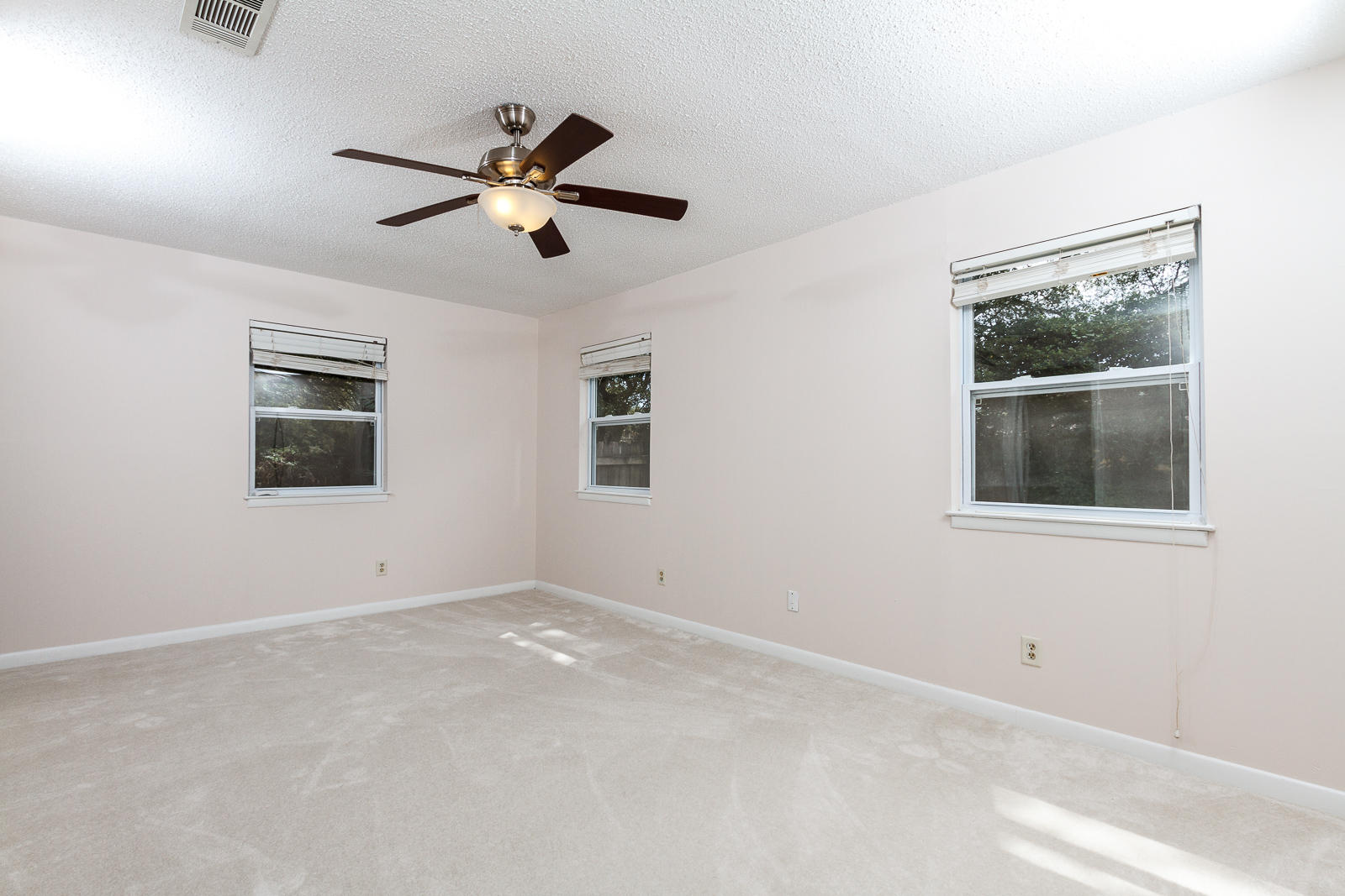 WHISPER BAY - Residential