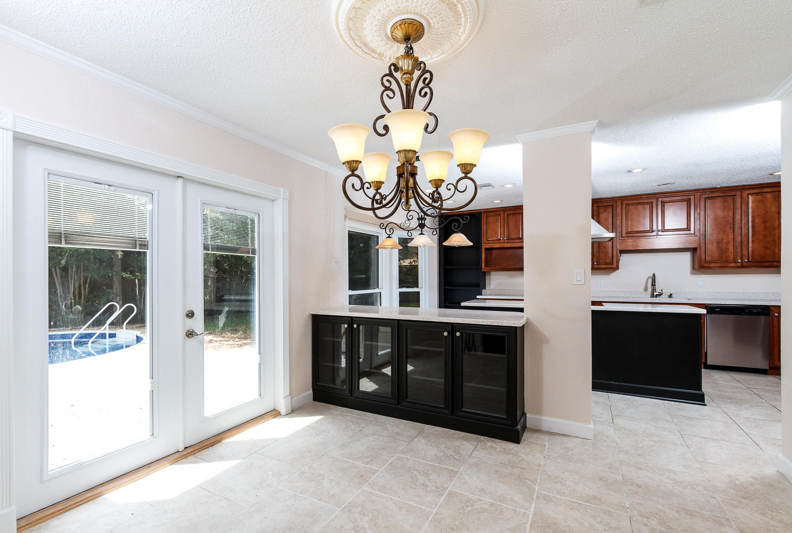 WHISPER BAY - Residential