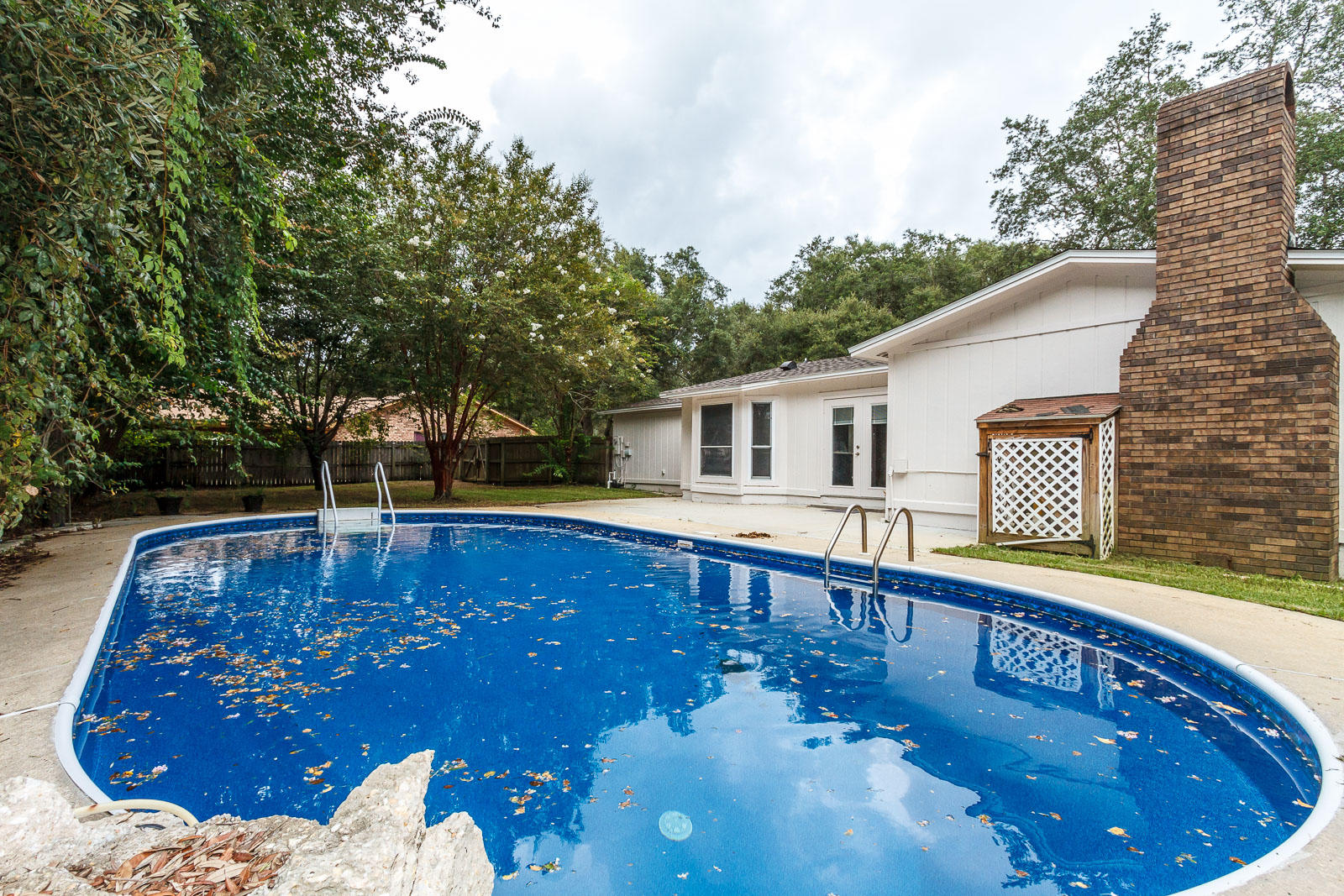 WHISPER BAY - Residential