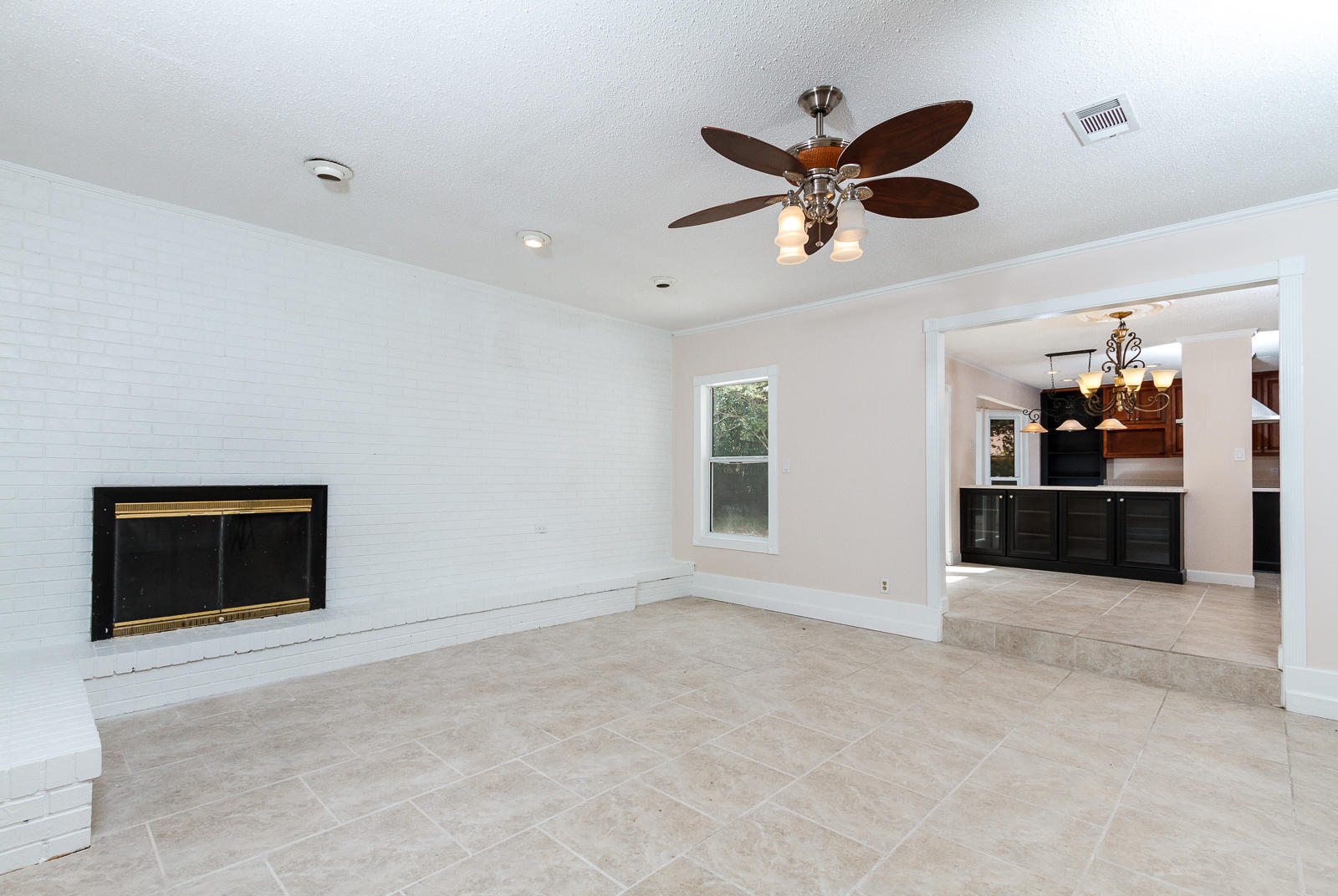 WHISPER BAY - Residential